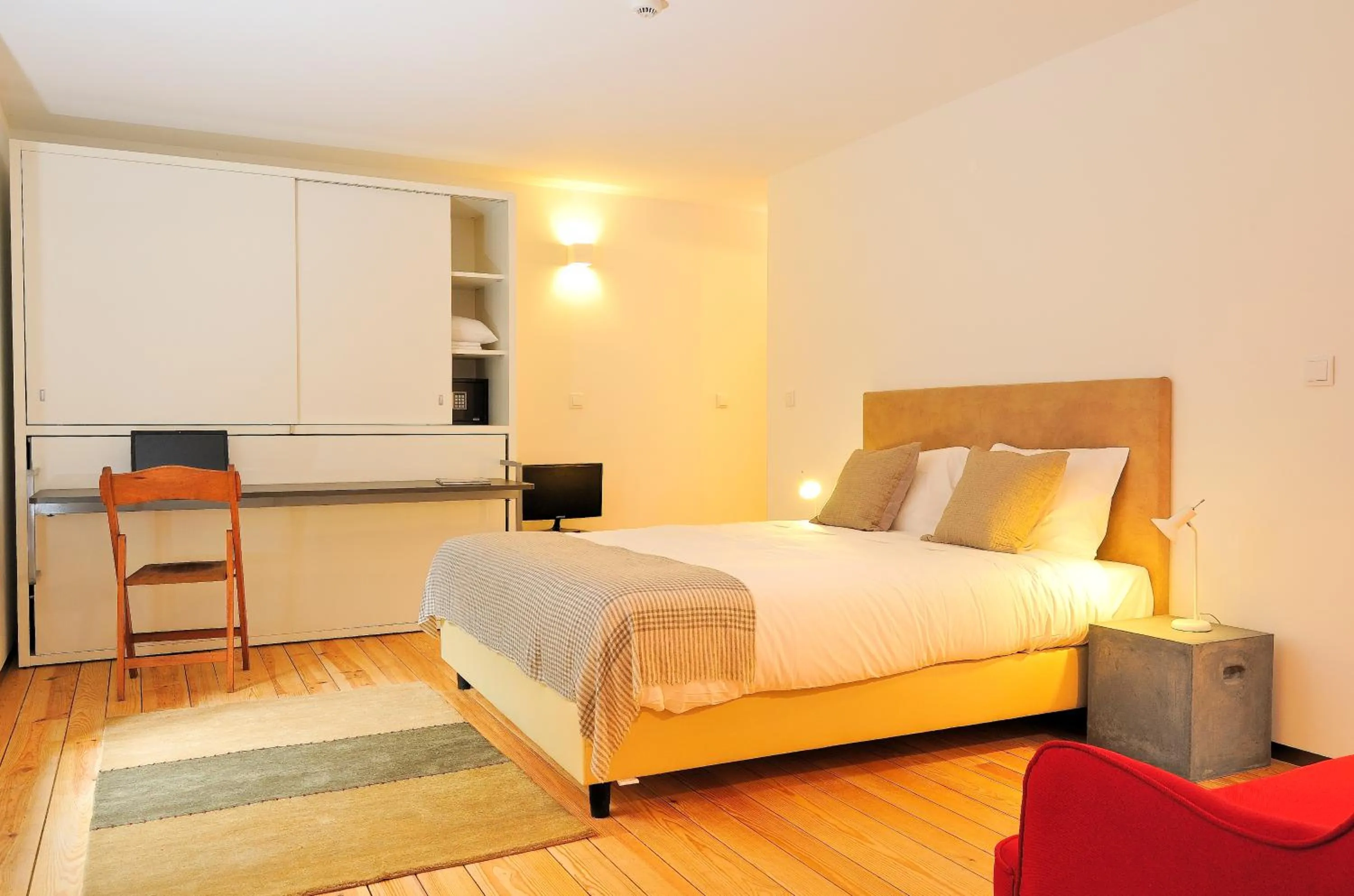 Living room, Bed in Condes de Azevedo Palace Apartments