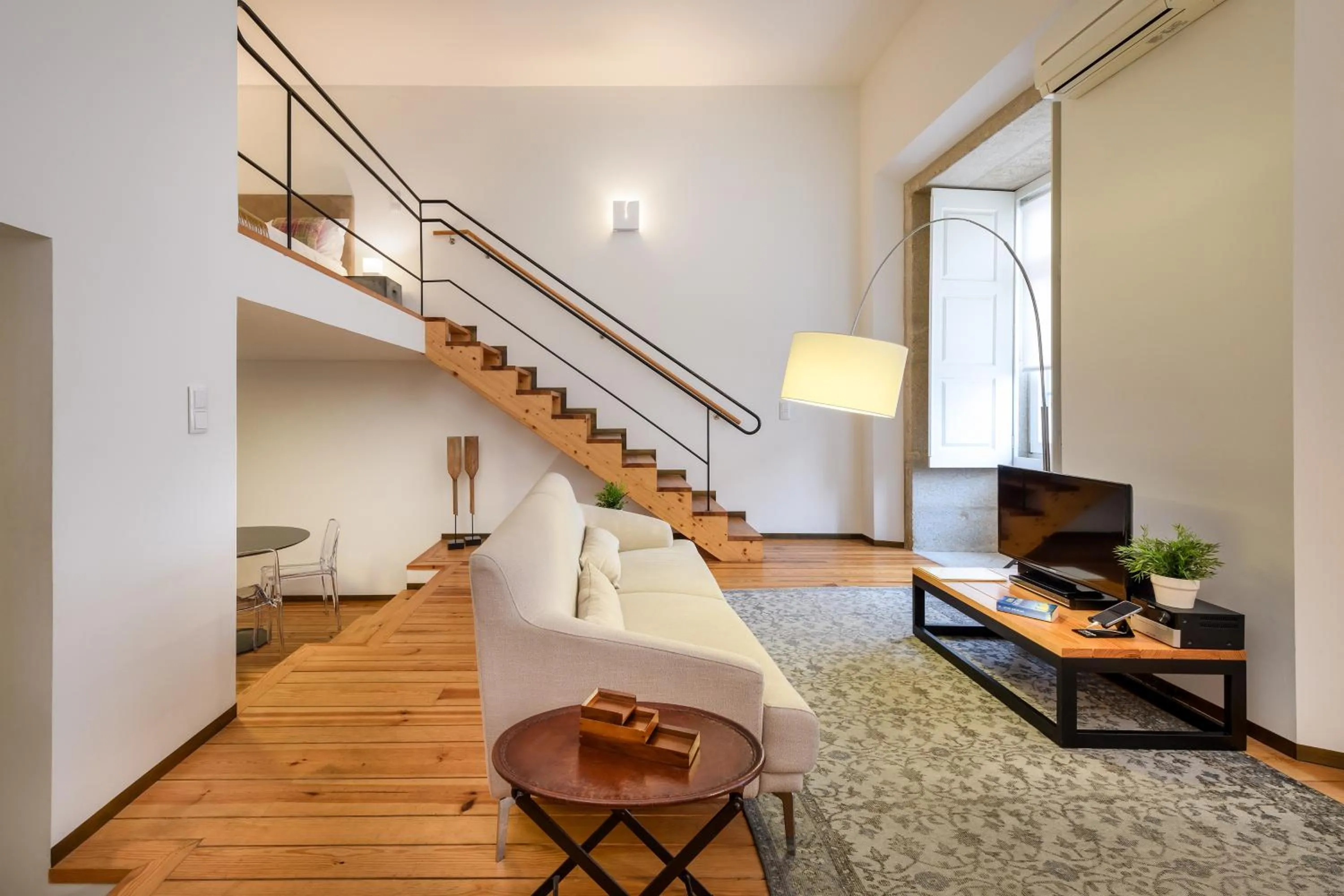 Living room in Condes de Azevedo Palace Apartments