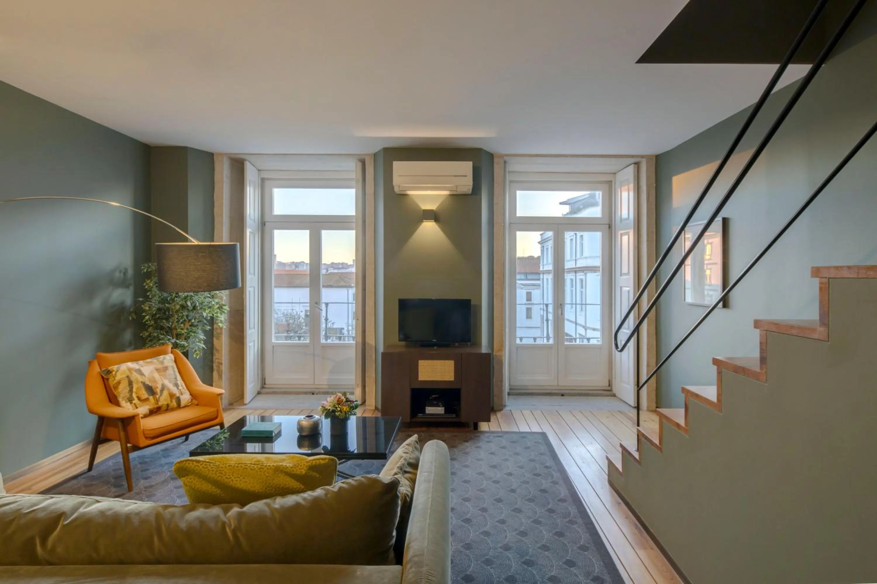 TV and multimedia in Condes de Azevedo Palace Apartments