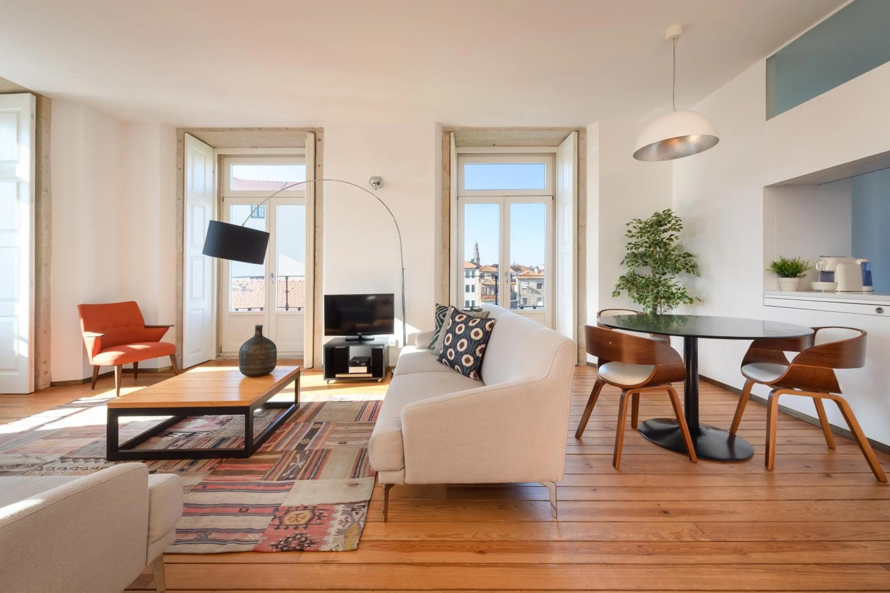 Living room in Condes de Azevedo Palace Apartments