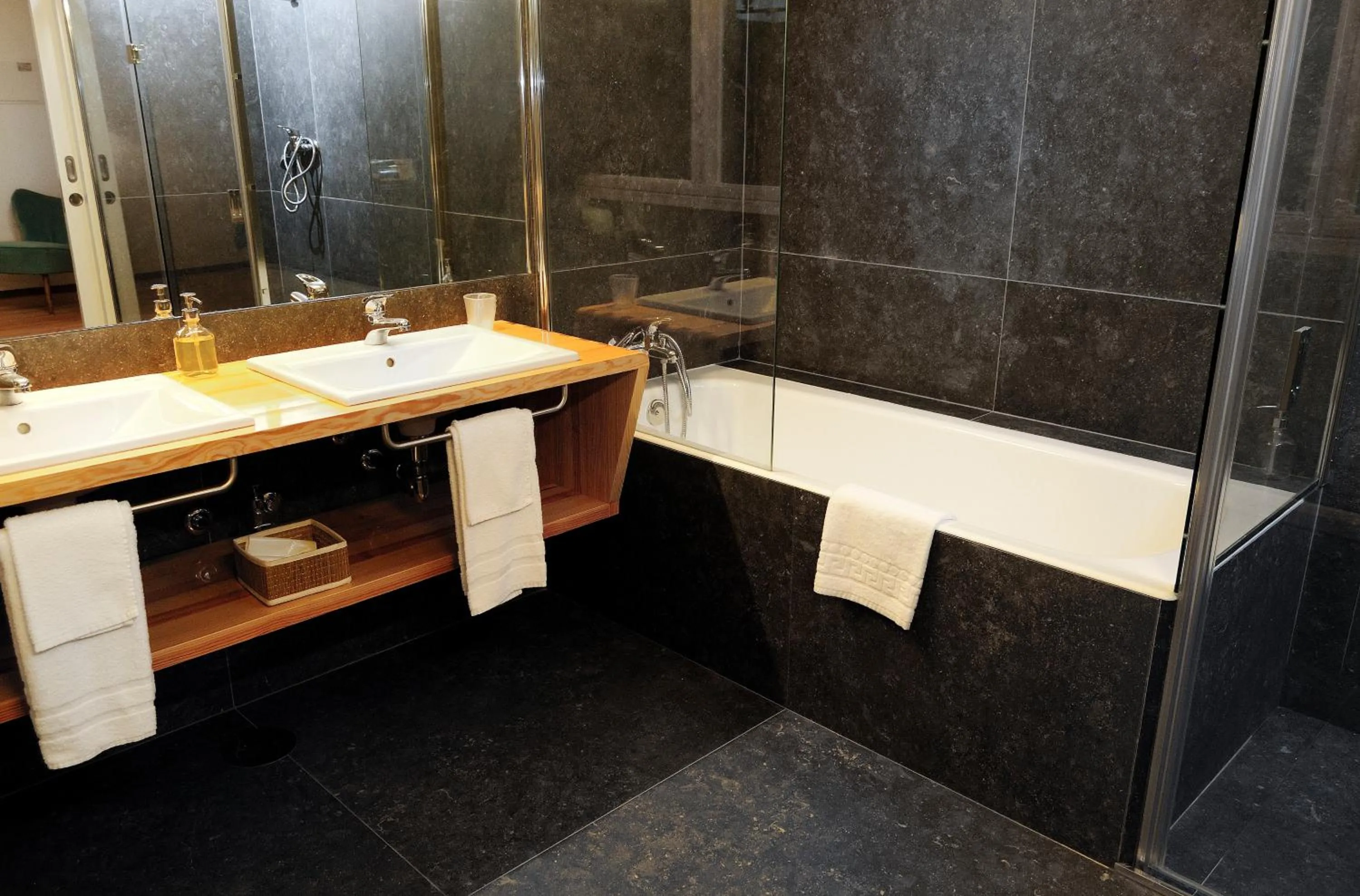 Bathroom in Condes de Azevedo Palace Apartments