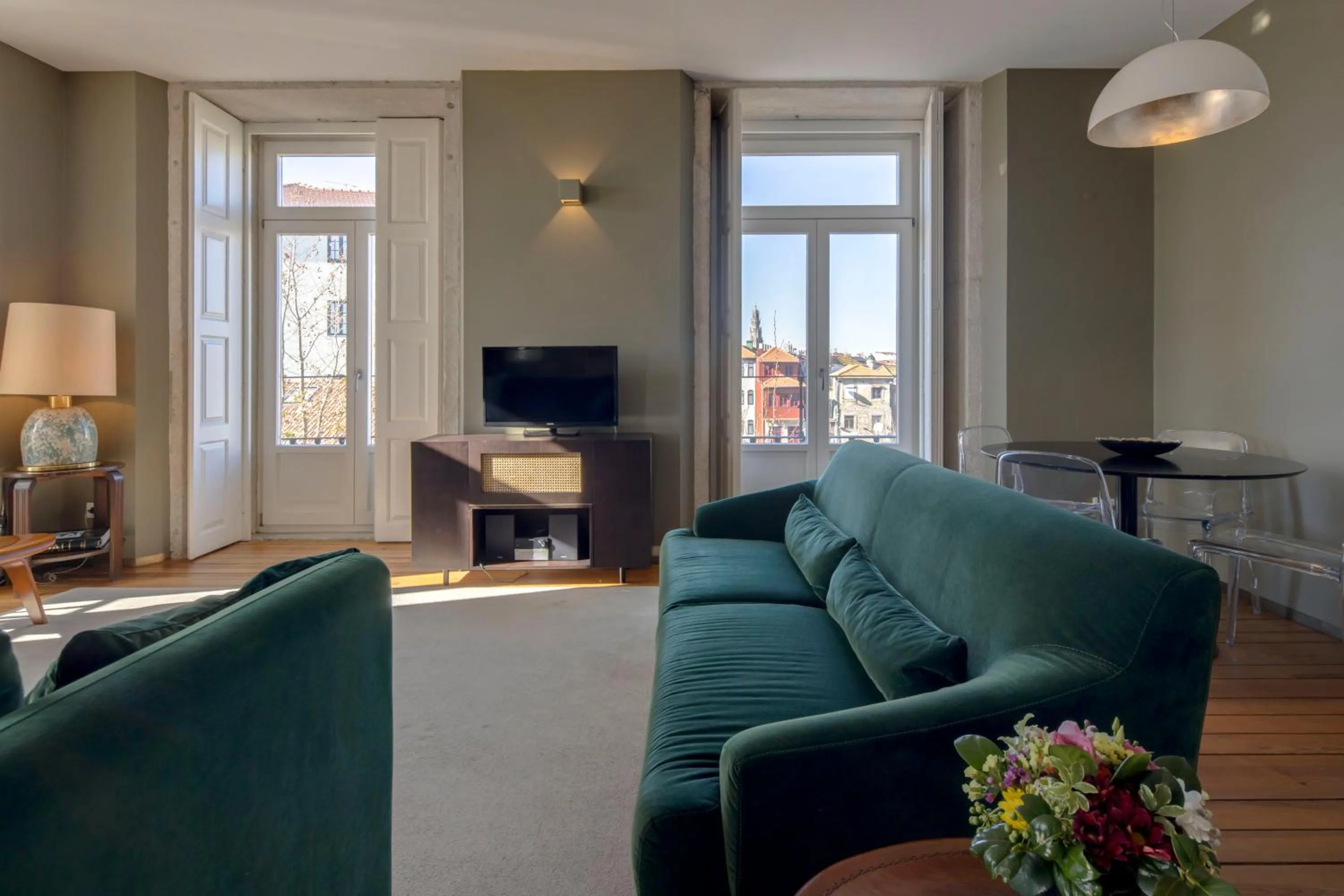 Living room in Condes de Azevedo Palace Apartments