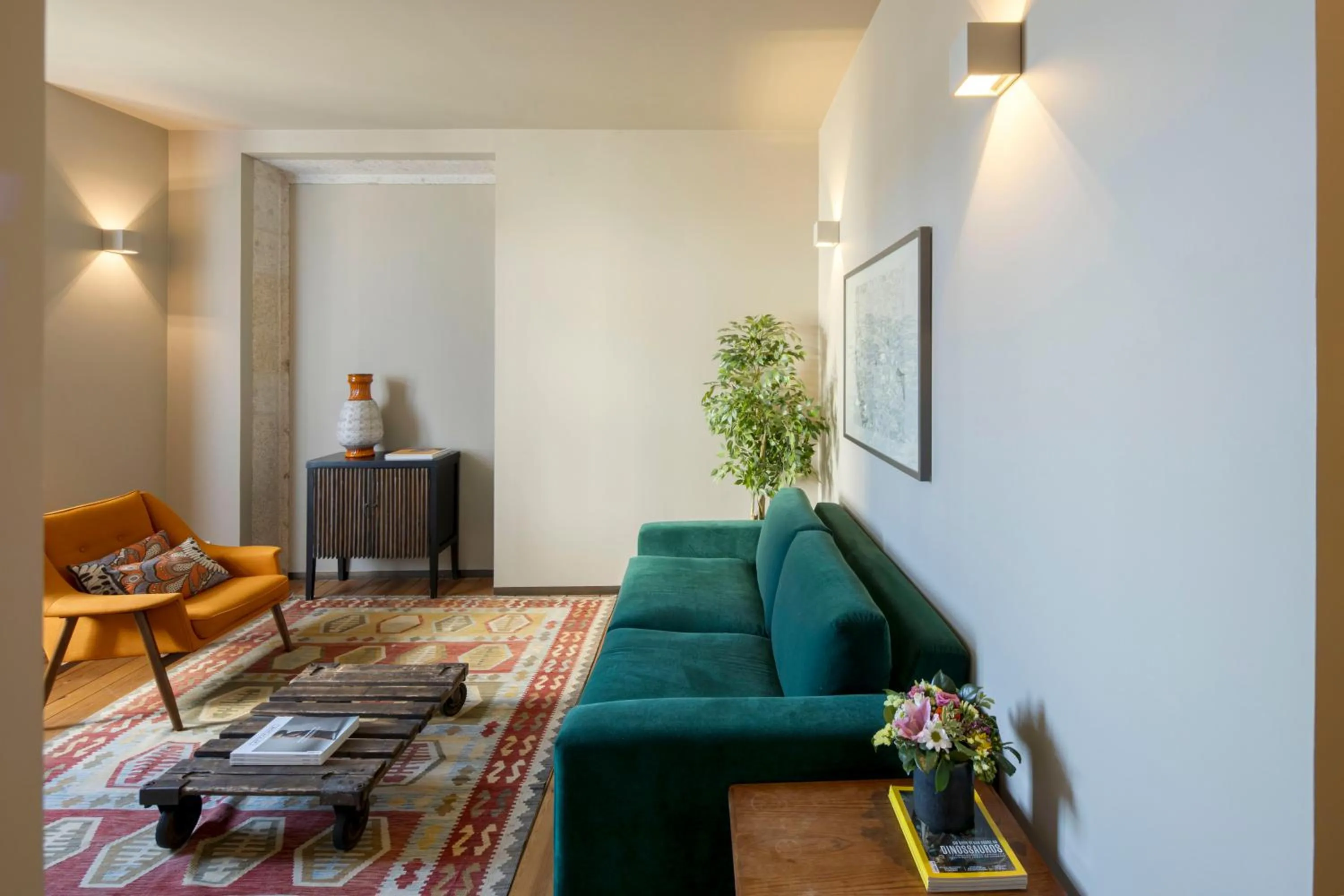 TV and multimedia in Condes de Azevedo Palace Apartments