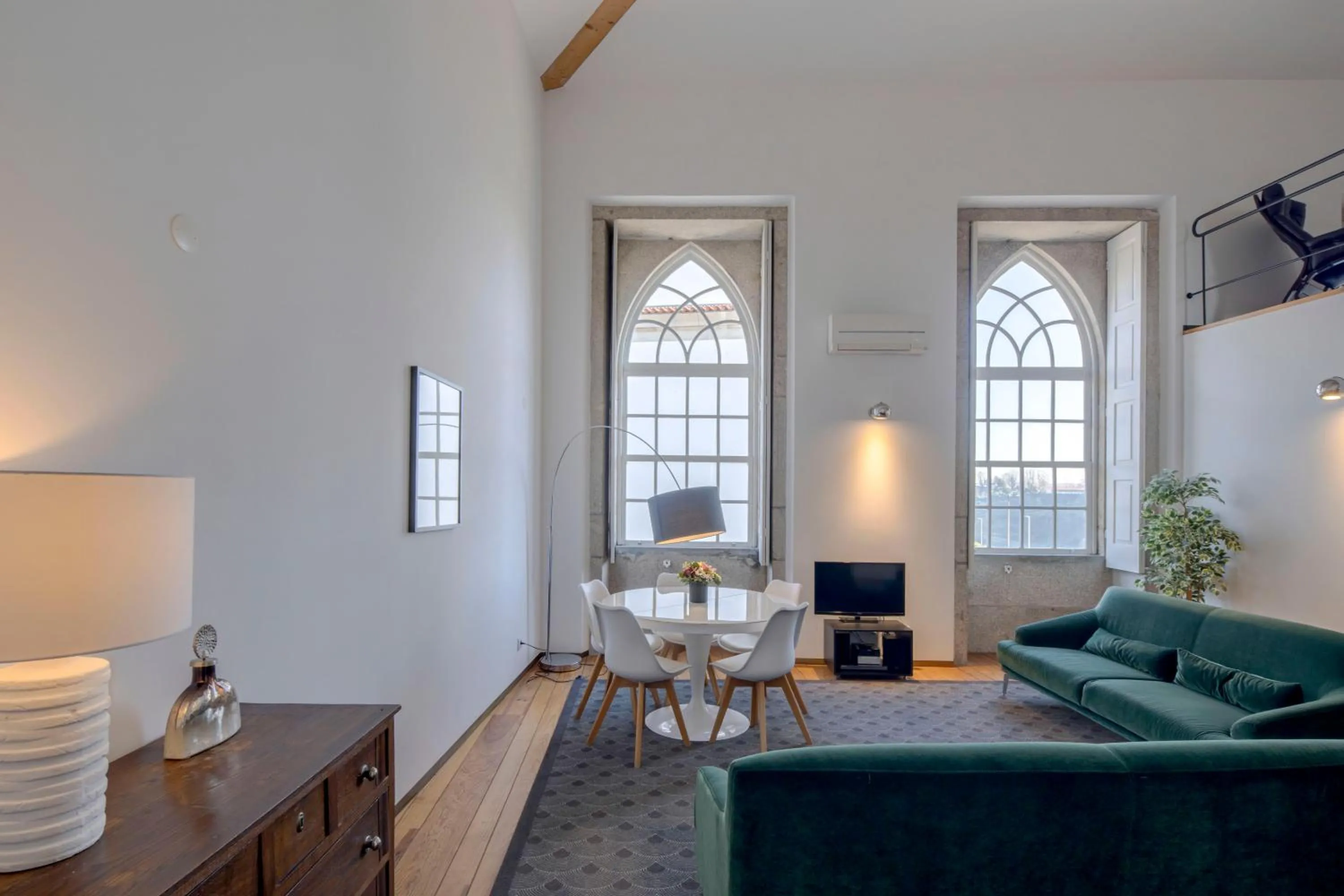 TV and multimedia in Condes de Azevedo Palace Apartments