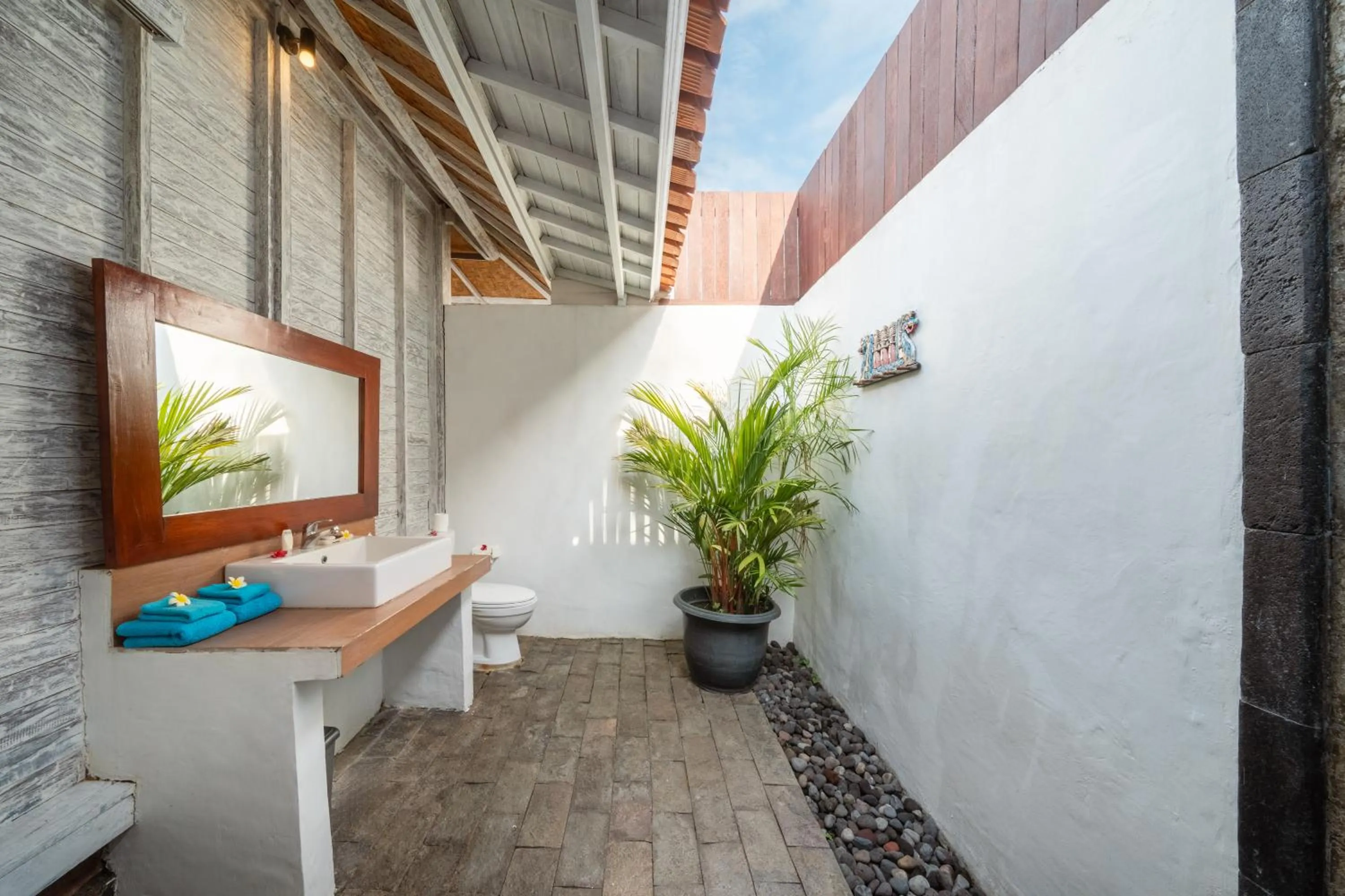 Open Air Bath in Bukit Taman Cottages