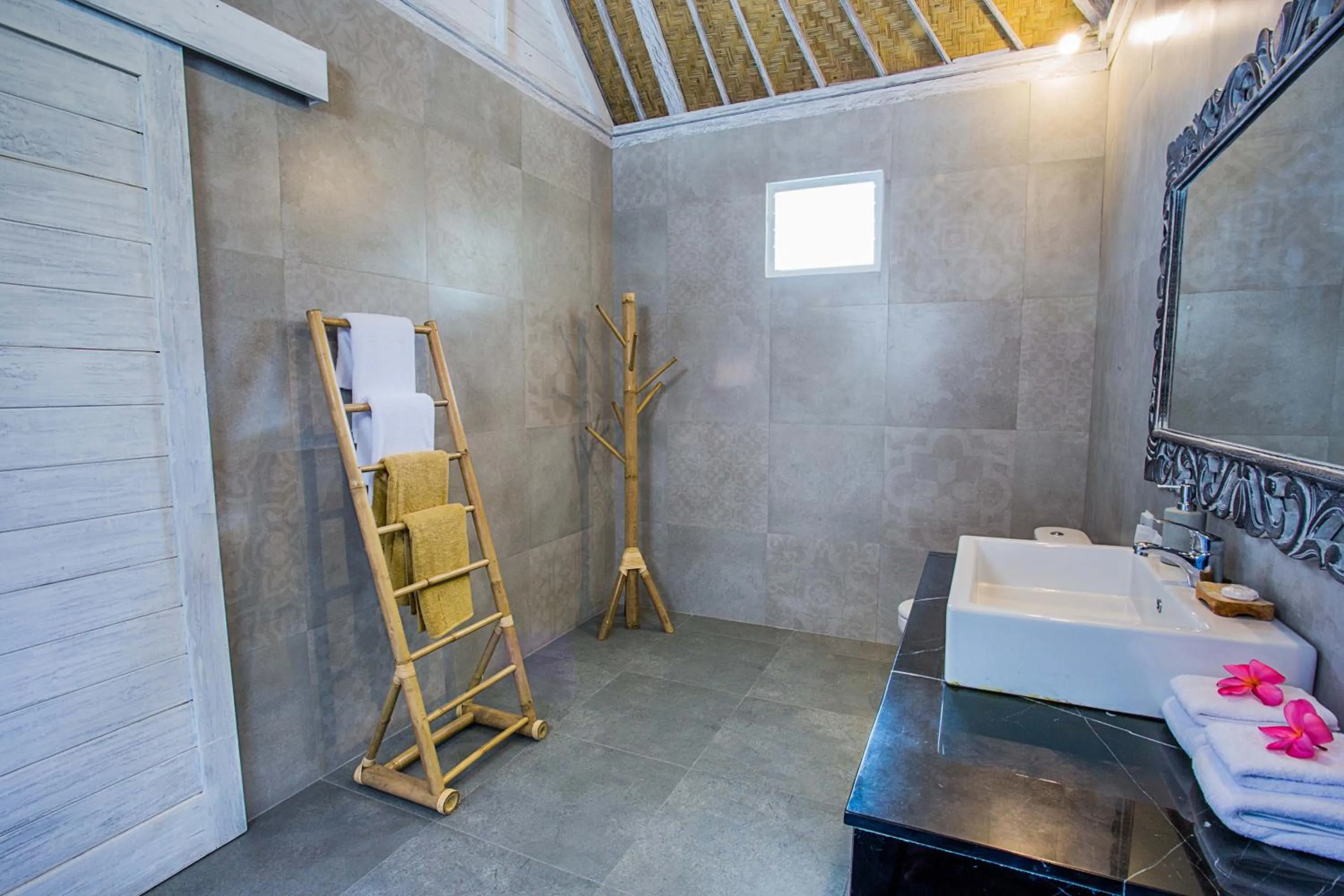 Shower in Bukit Taman Cottages