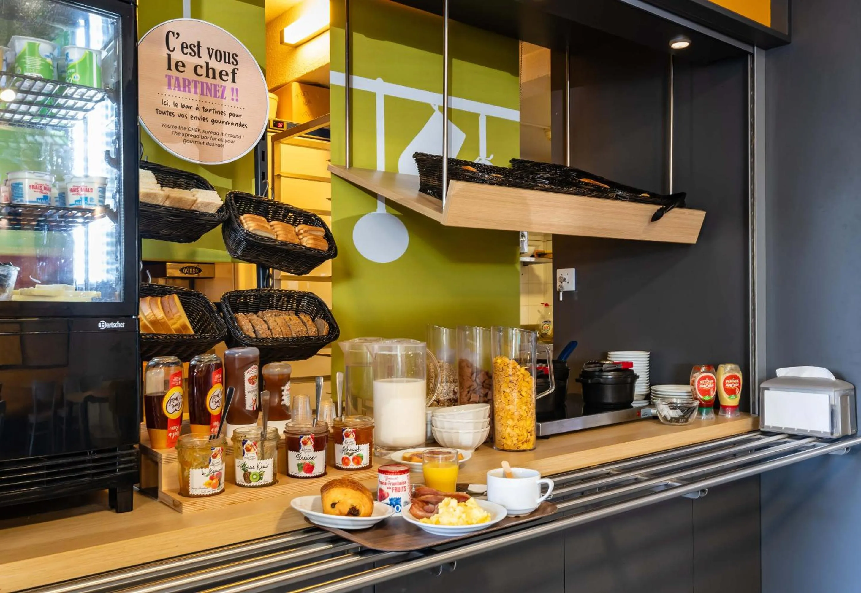 Buffet breakfast in B&B HOTEL Valence Nord