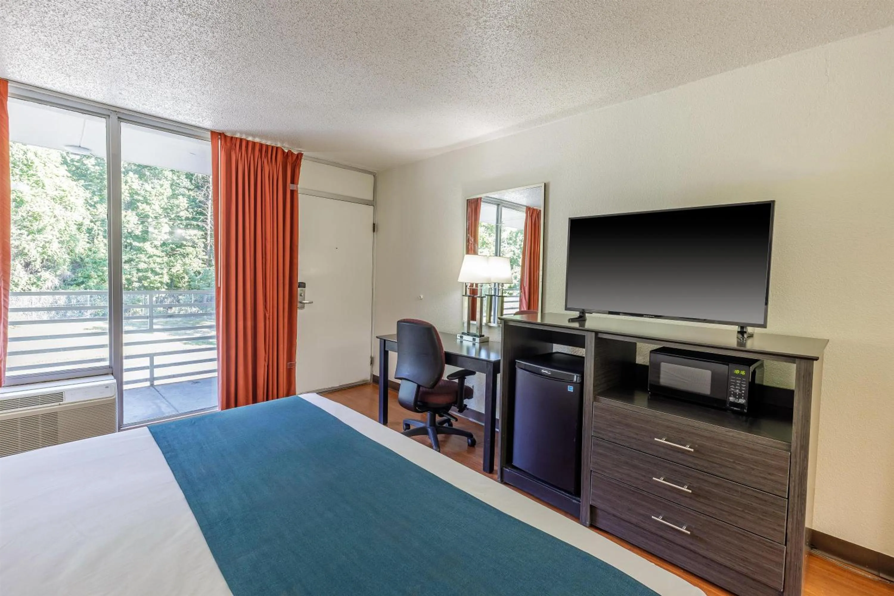 Bedroom, Bed in Motel 6-Dumfries, VA