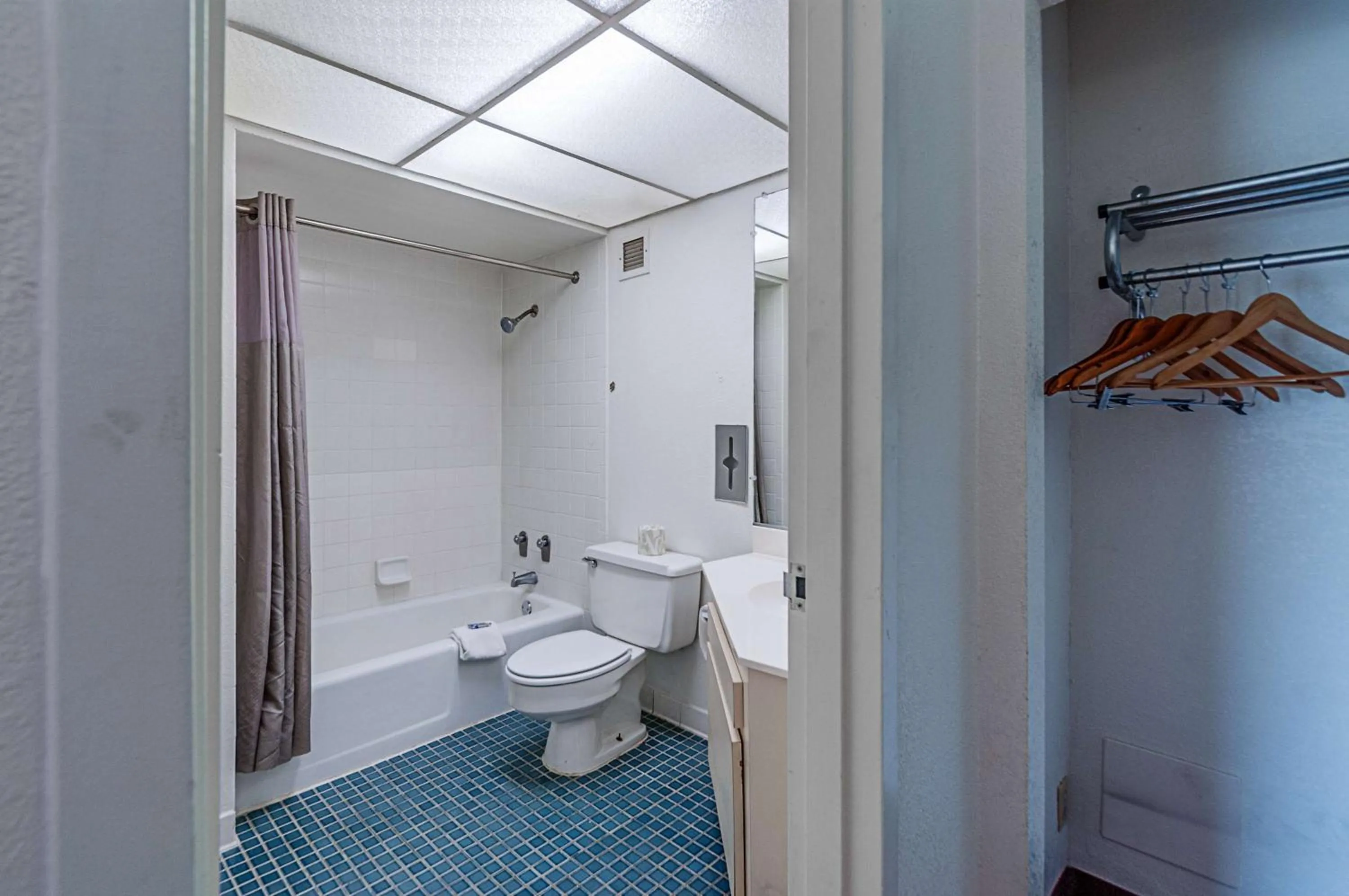 Photo of the whole room in Motel 6-Dumfries, VA