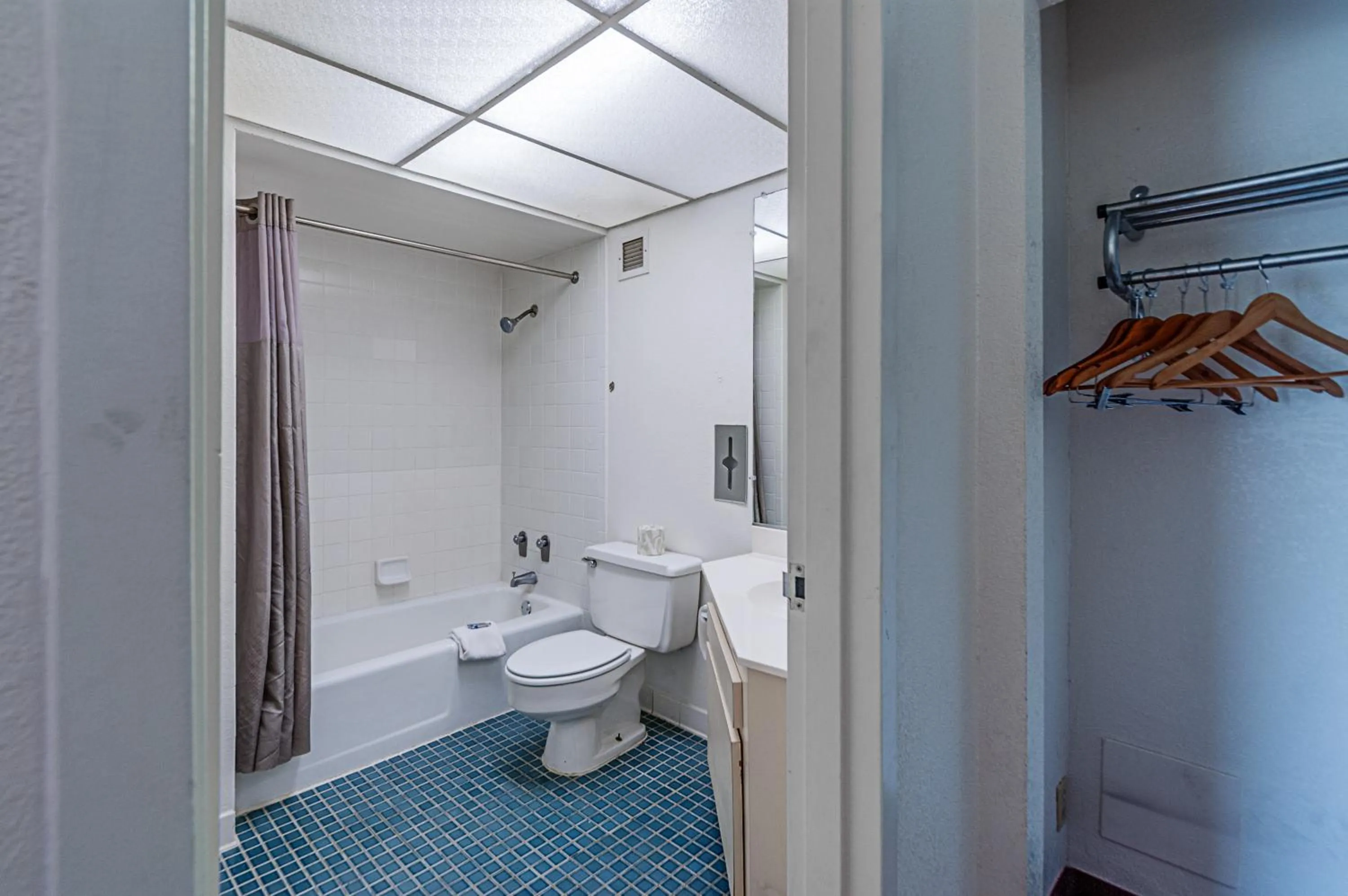 Bathroom in Motel 6-Dumfries, VA