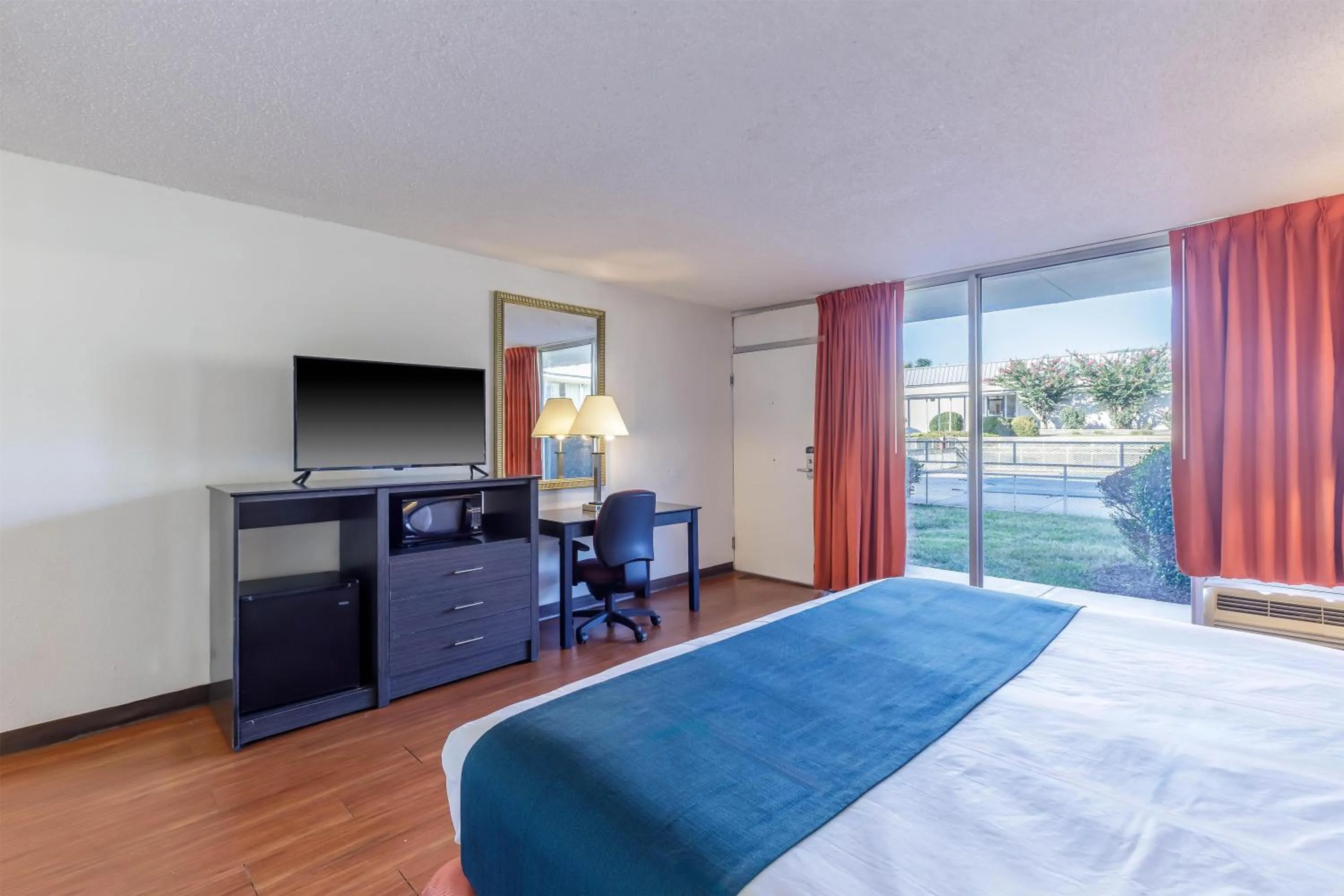 Bedroom, Bed in Motel 6-Dumfries, VA