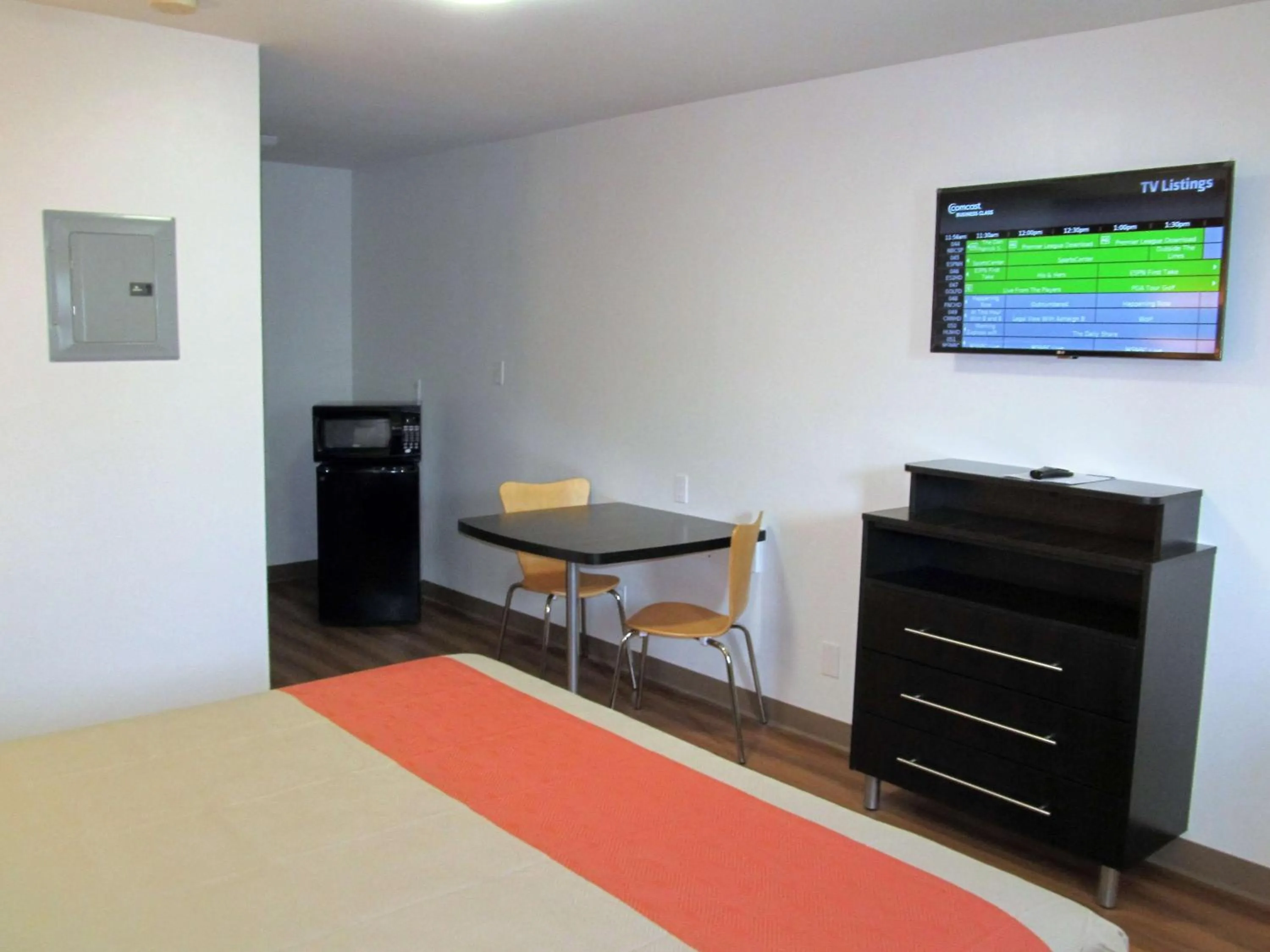 TV and multimedia, Bed in Motel 6-Augusta, GA - Fort Gordon
