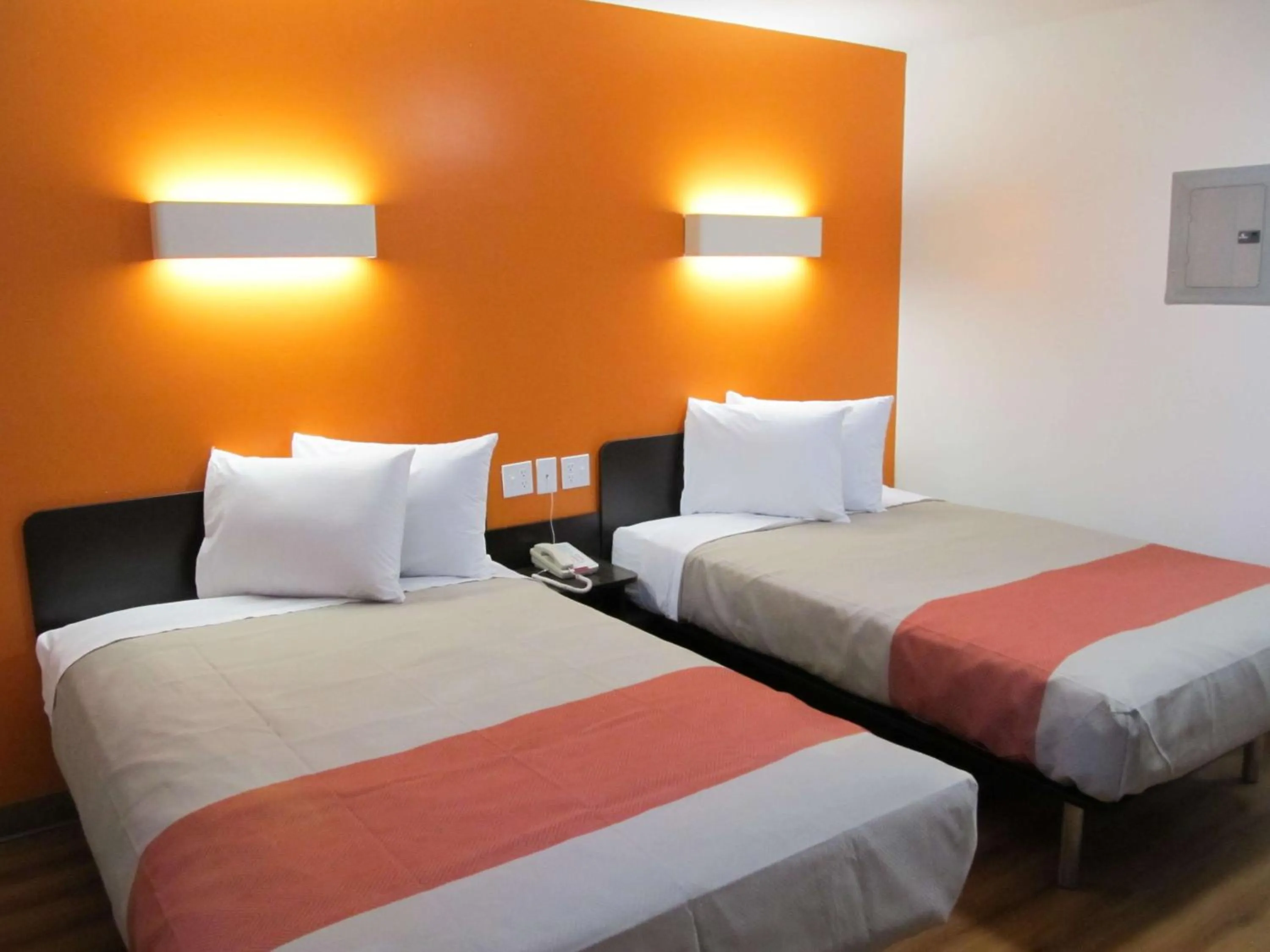 Bedroom, Bed in Motel 6-Augusta, GA - Fort Gordon