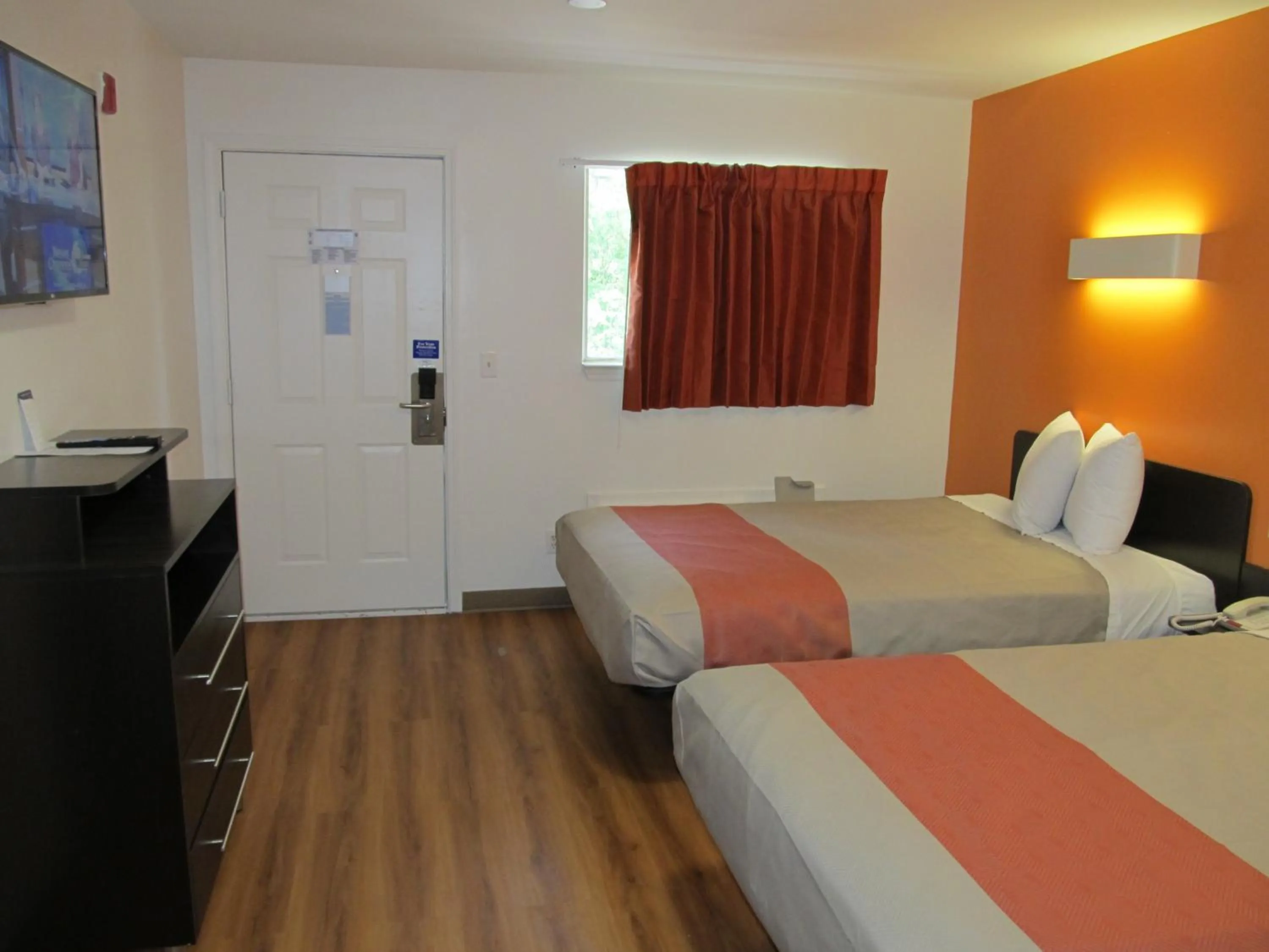 Staff, Bed in Motel 6-Augusta, GA - Fort Gordon