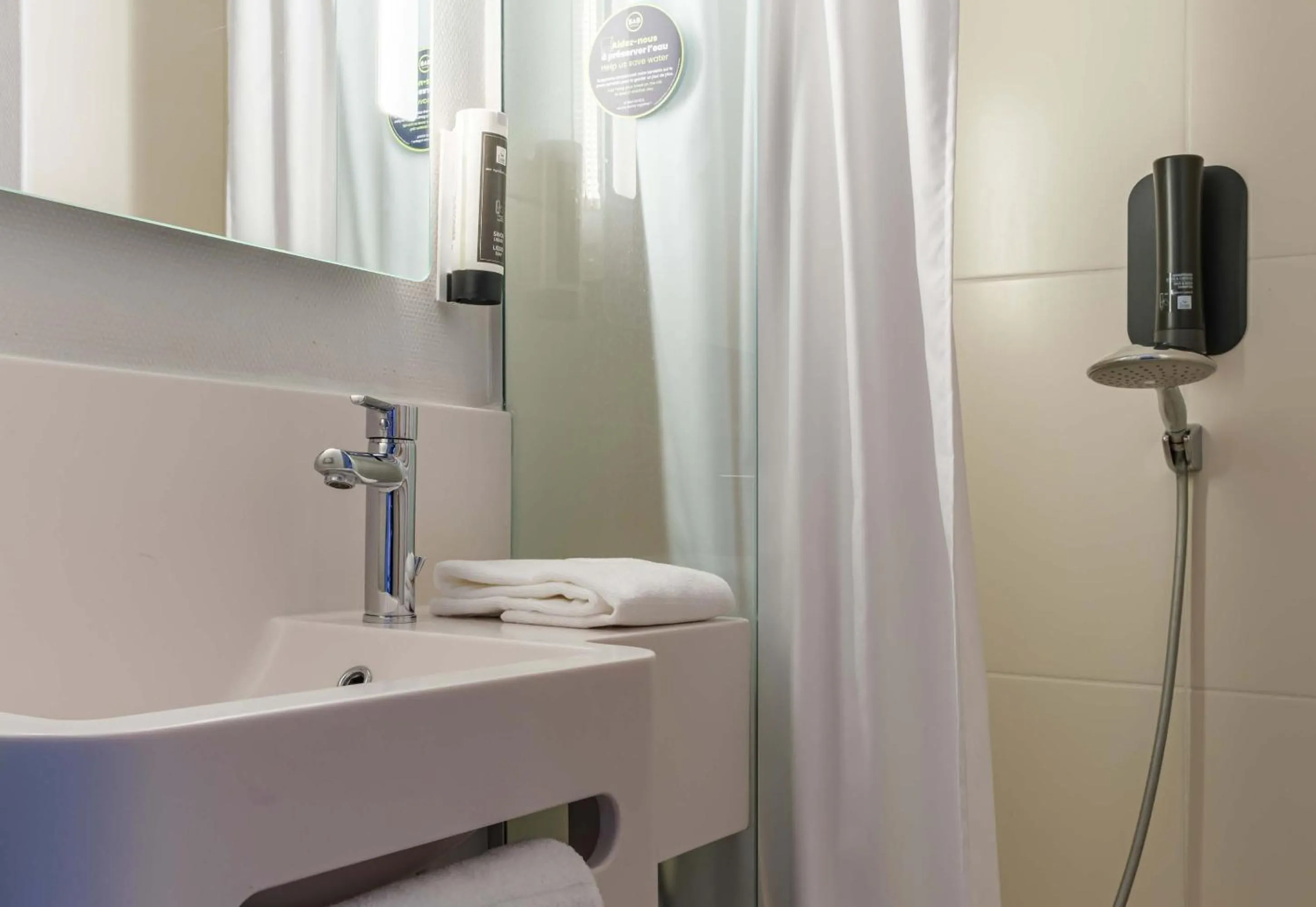 Bathroom in B&B HOTEL Belfort