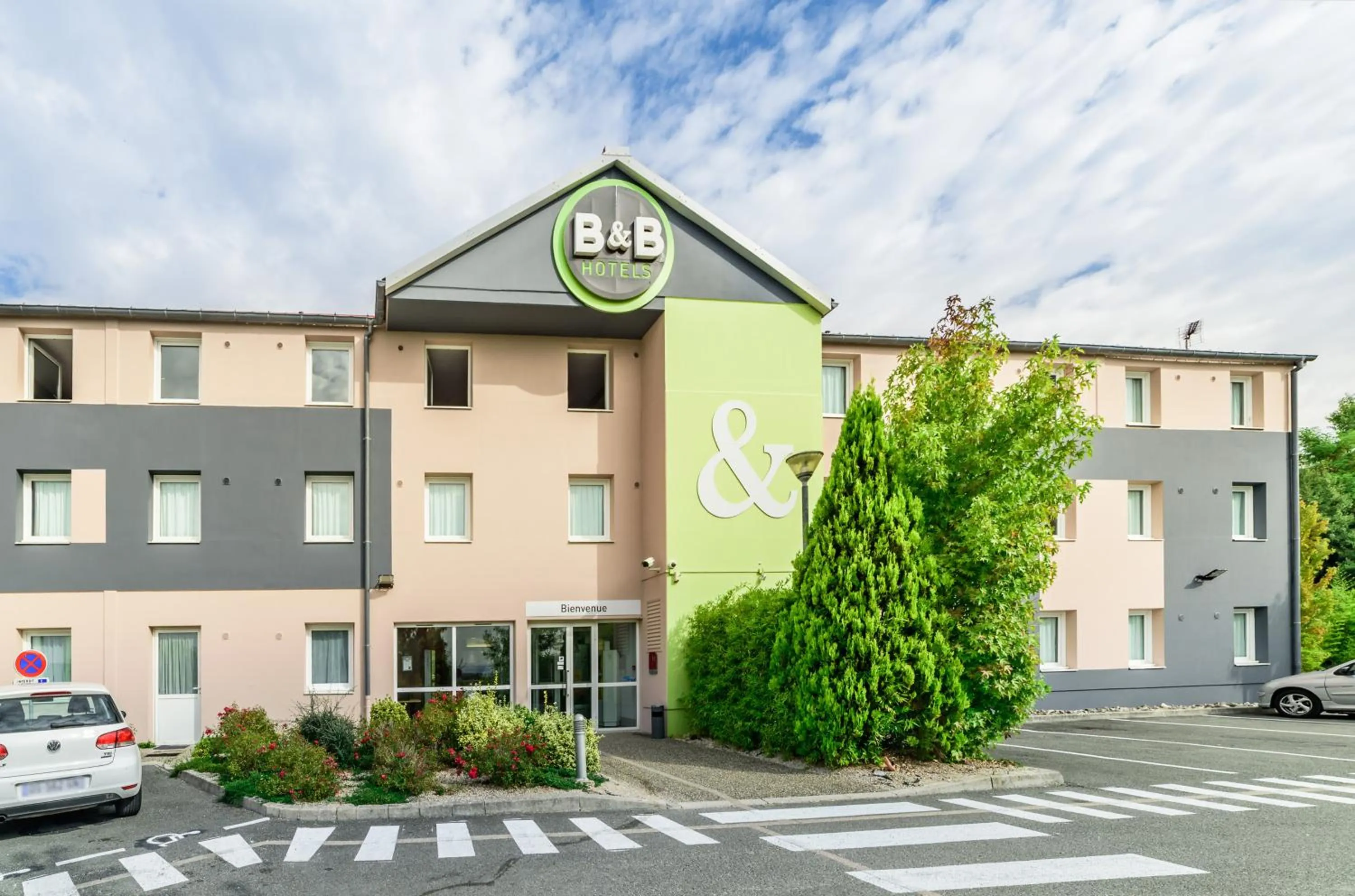 Facade/entrance in B&B HOTEL Belfort