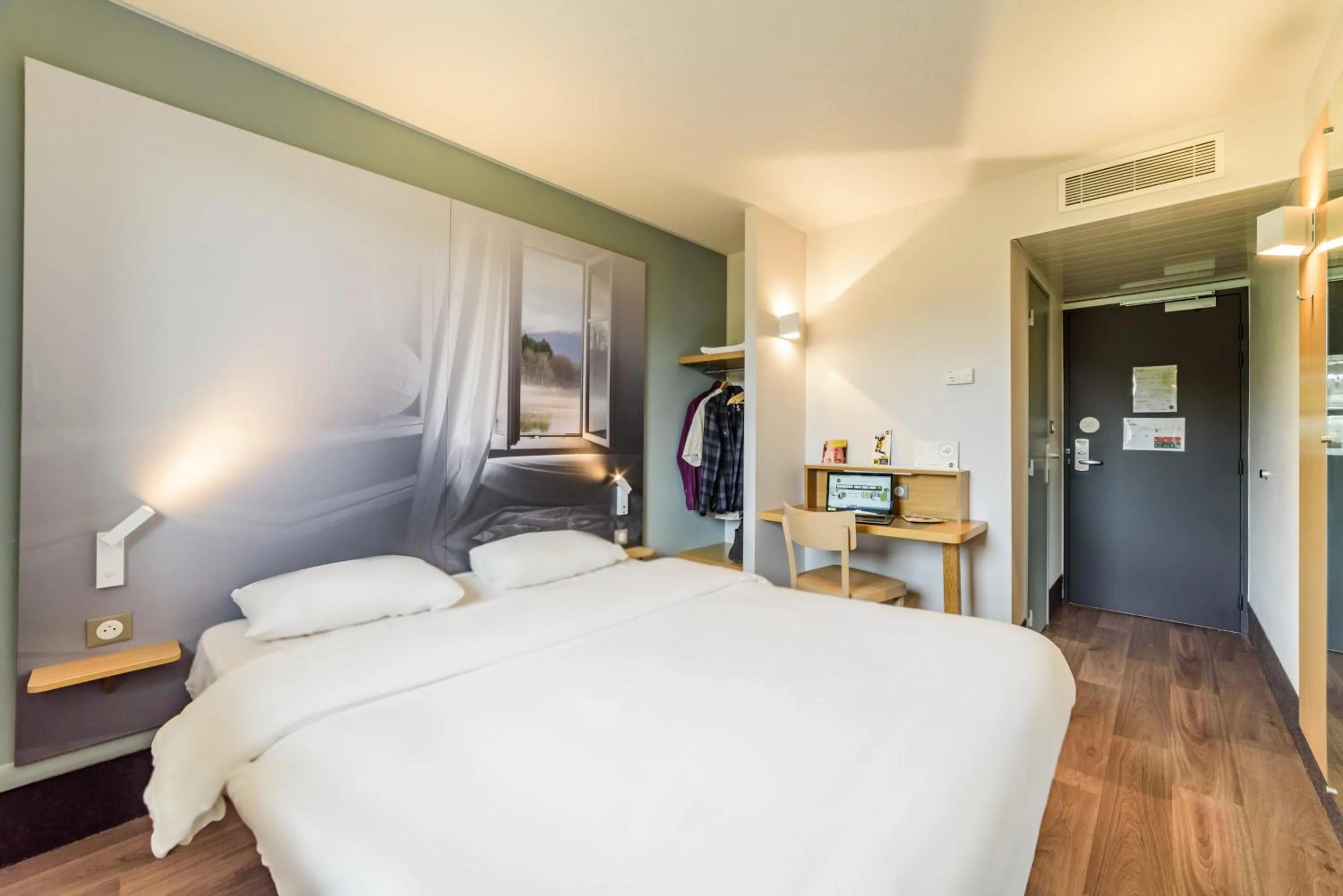 Bedroom, Bed in B&B HOTEL Belfort