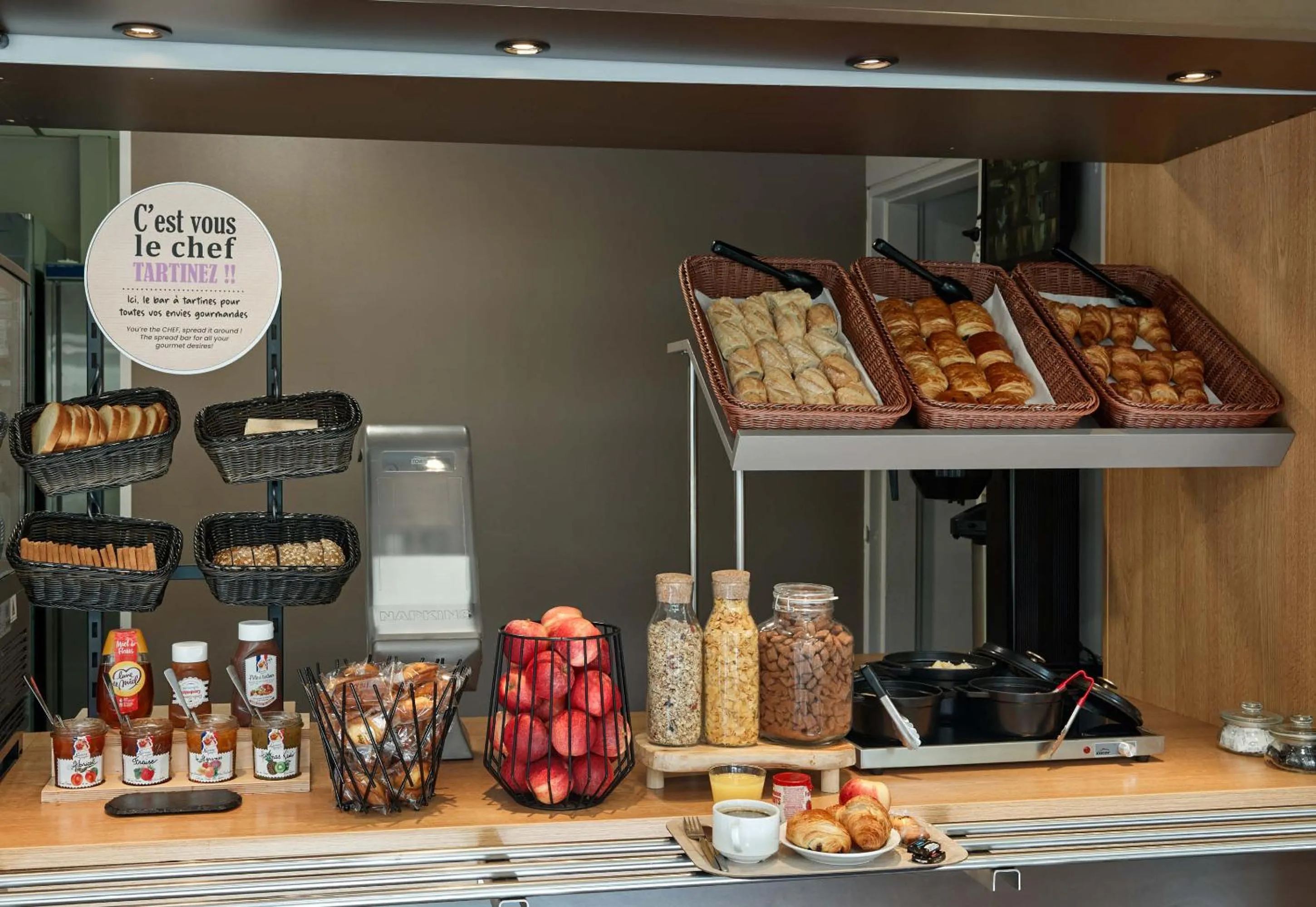 Buffet breakfast in B&B HOTEL Orly Rungis Aéroport 2 étoiles