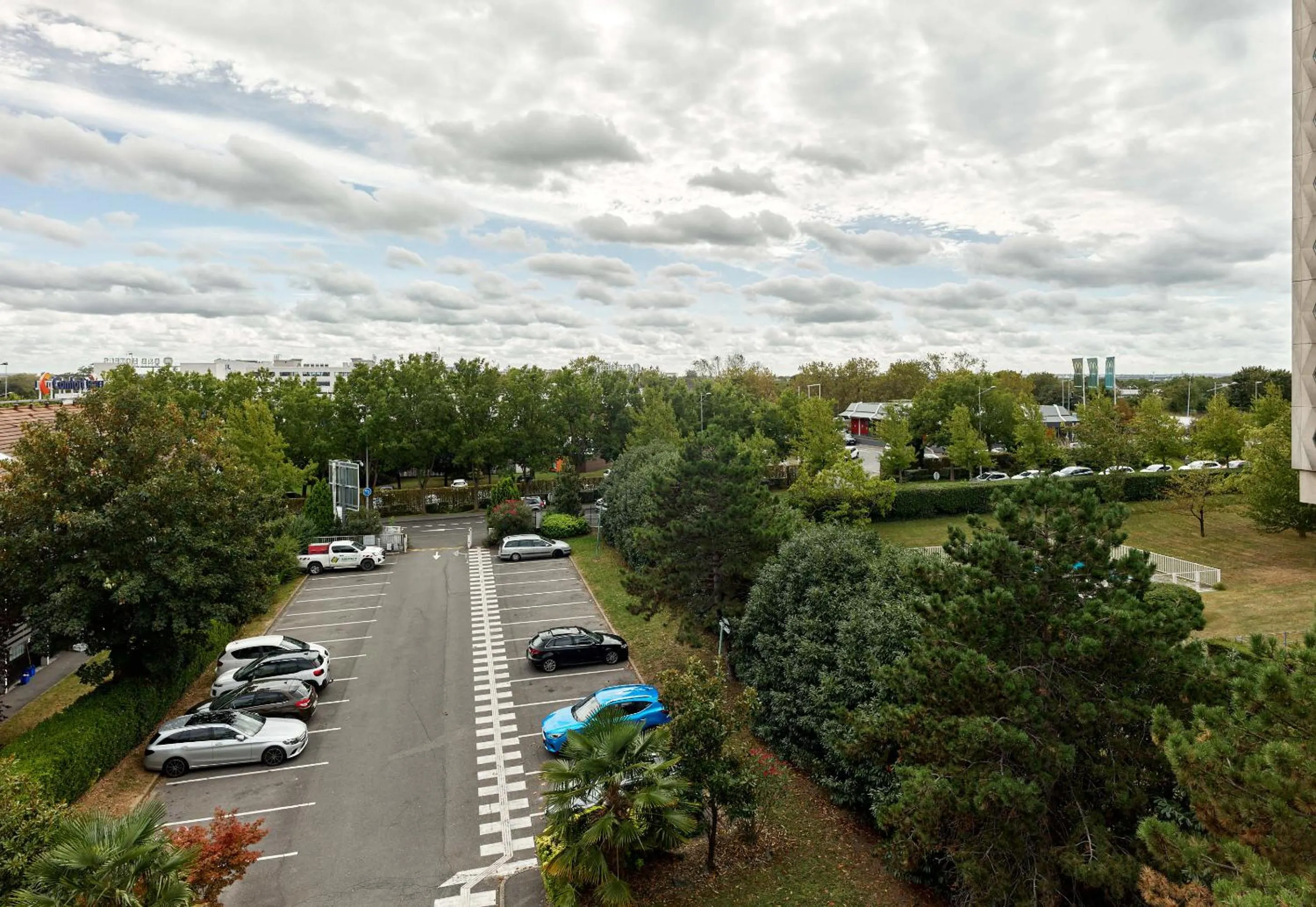 Parking in B&B HOTEL Orly Rungis Aéroport 2 étoiles