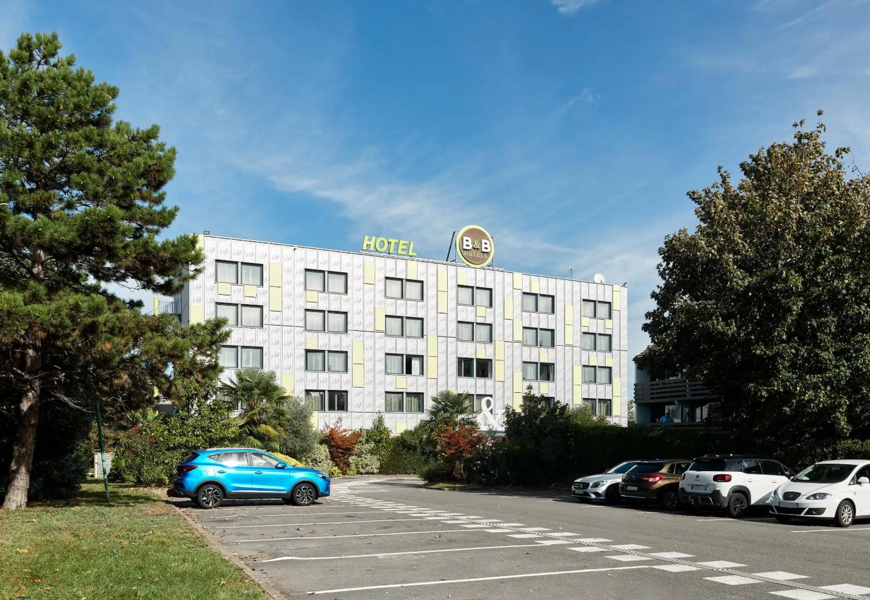 Property building in B&B HOTEL Orly Rungis Aéroport 2 étoiles