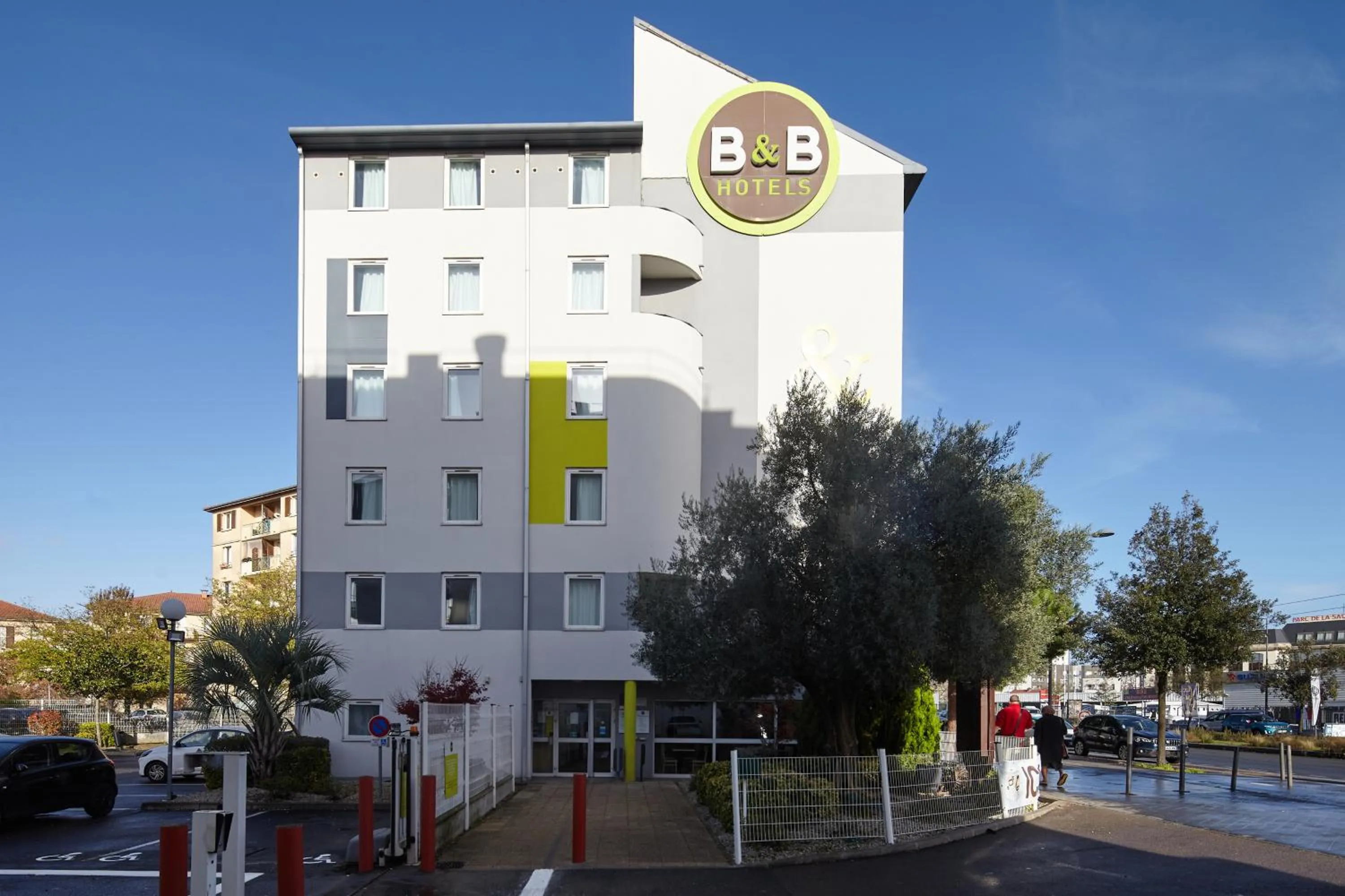Property building in B&B HOTEL Orly Chevilly-Larue - Nationale 7