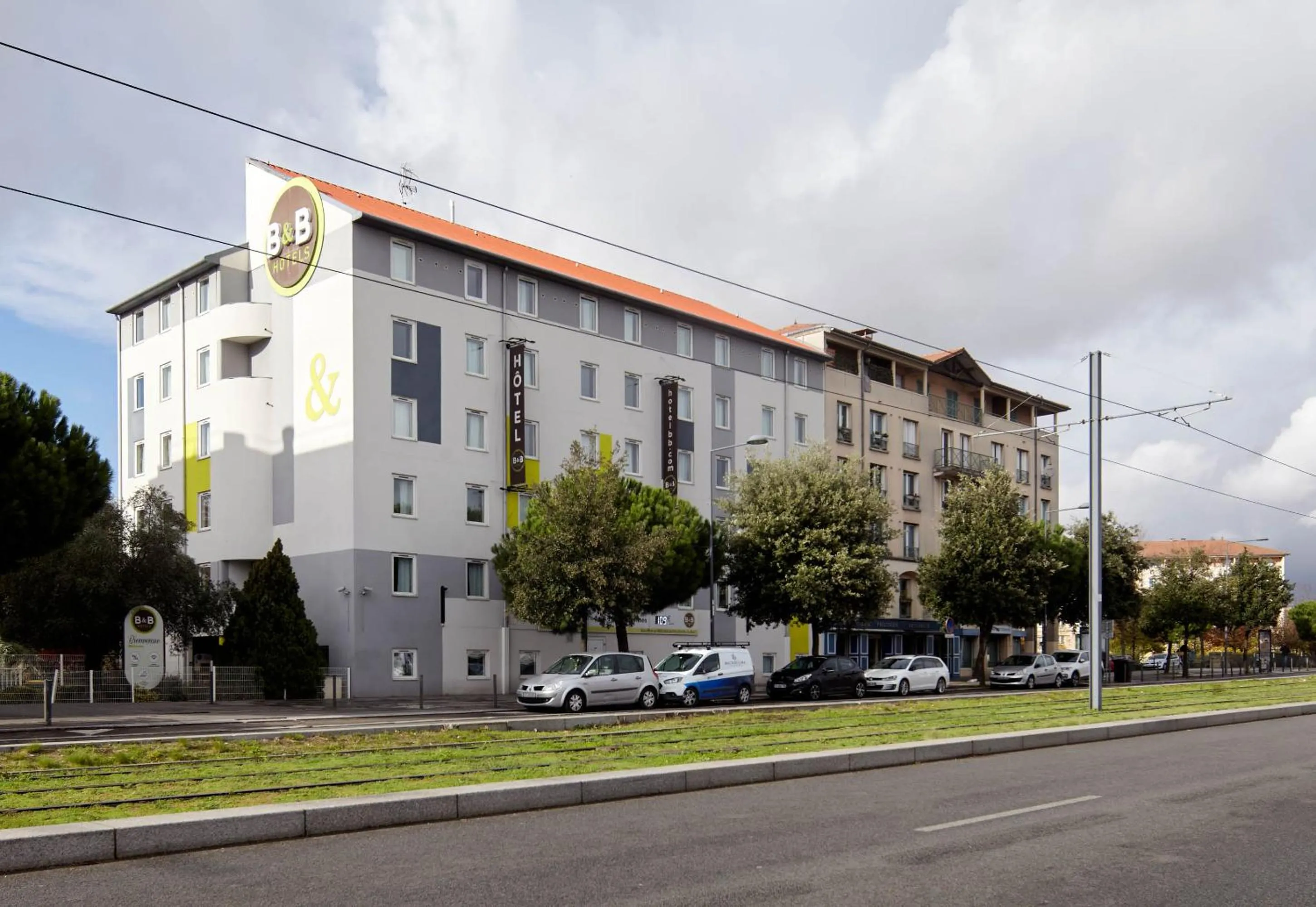 Property building in B&B HOTEL Orly Chevilly-Larue - Nationale 7