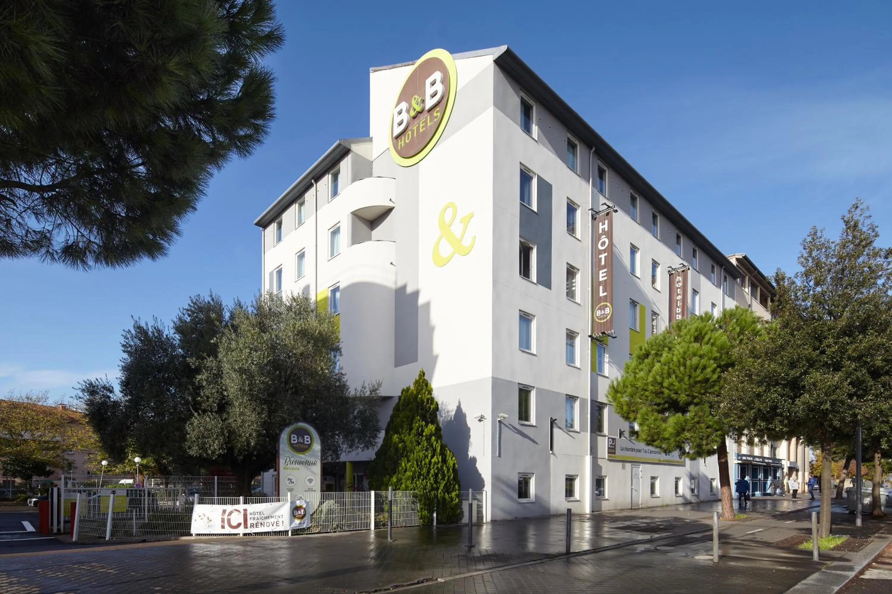 Property building in B&B HOTEL Orly Chevilly-Larue - Nationale 7