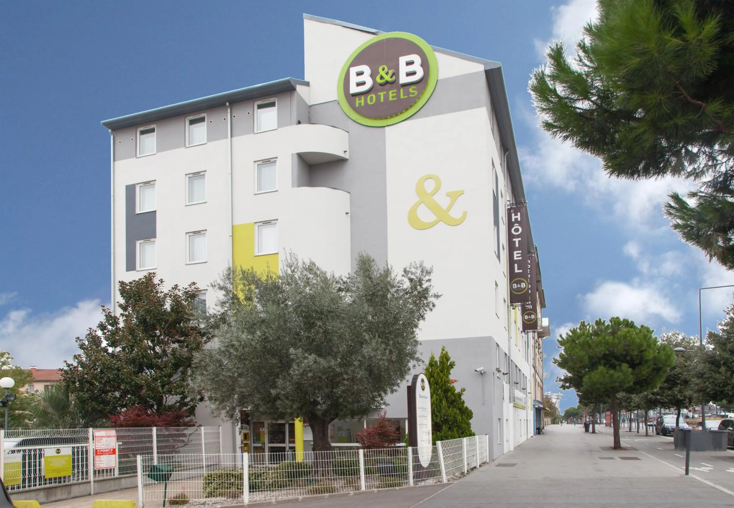 Facade/entrance in B&B HOTEL Orly Chevilly-Larue - Nationale 7