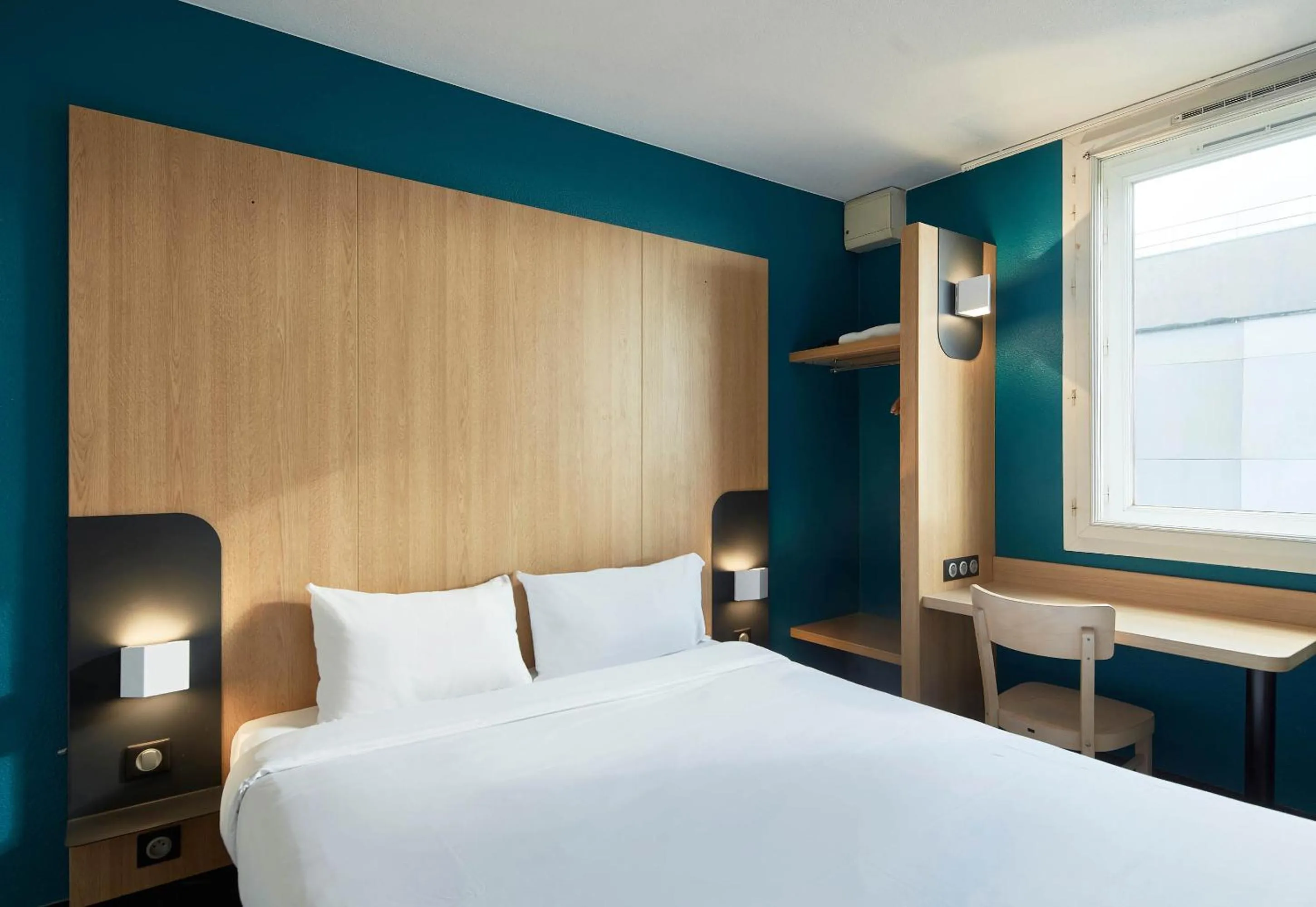 Bedroom, Bed in B&B HOTEL Orly Chevilly-Larue - Nationale 7