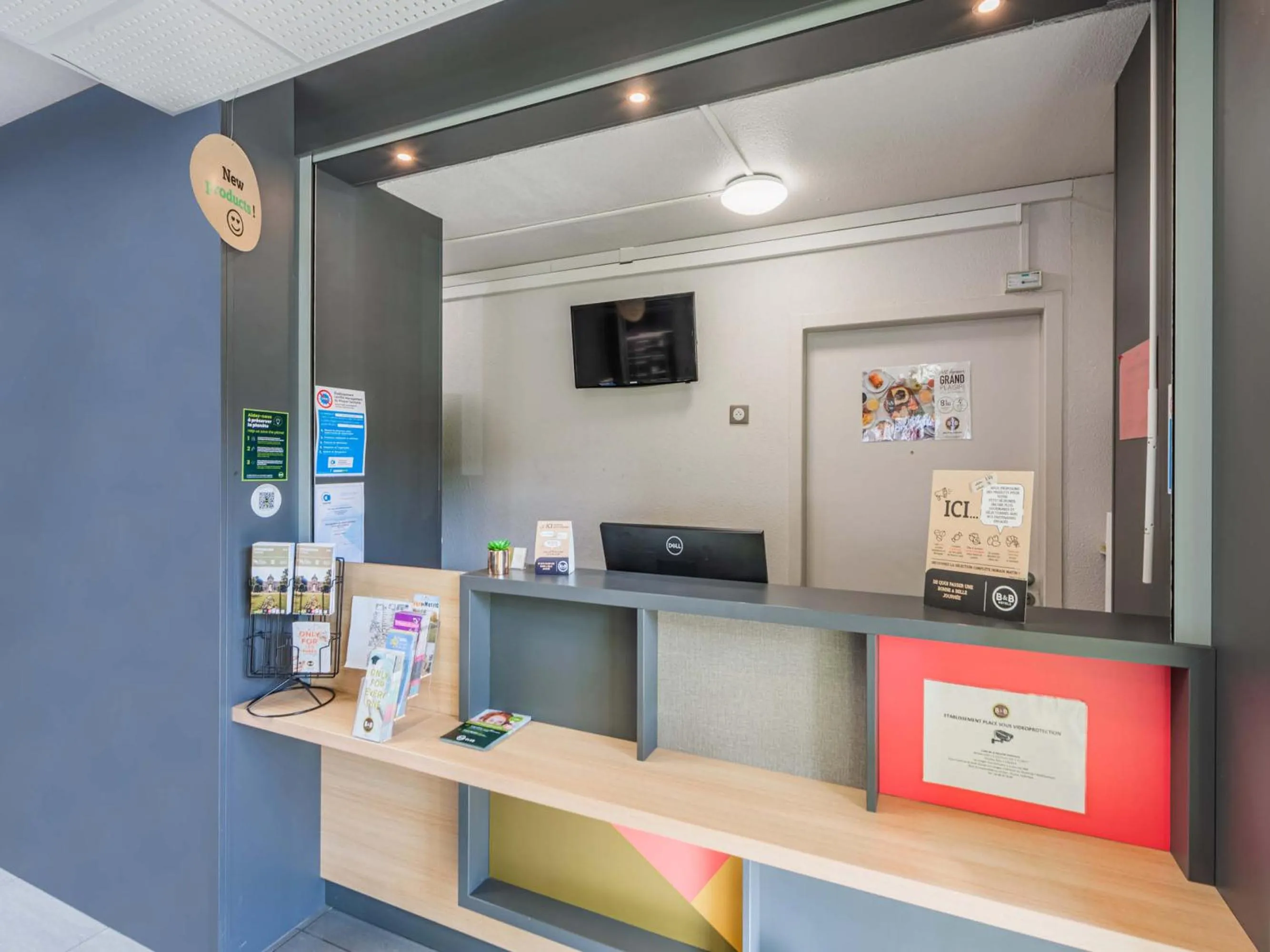 Lobby or reception in B&B HOTEL Strasbourg Sud Ostwald