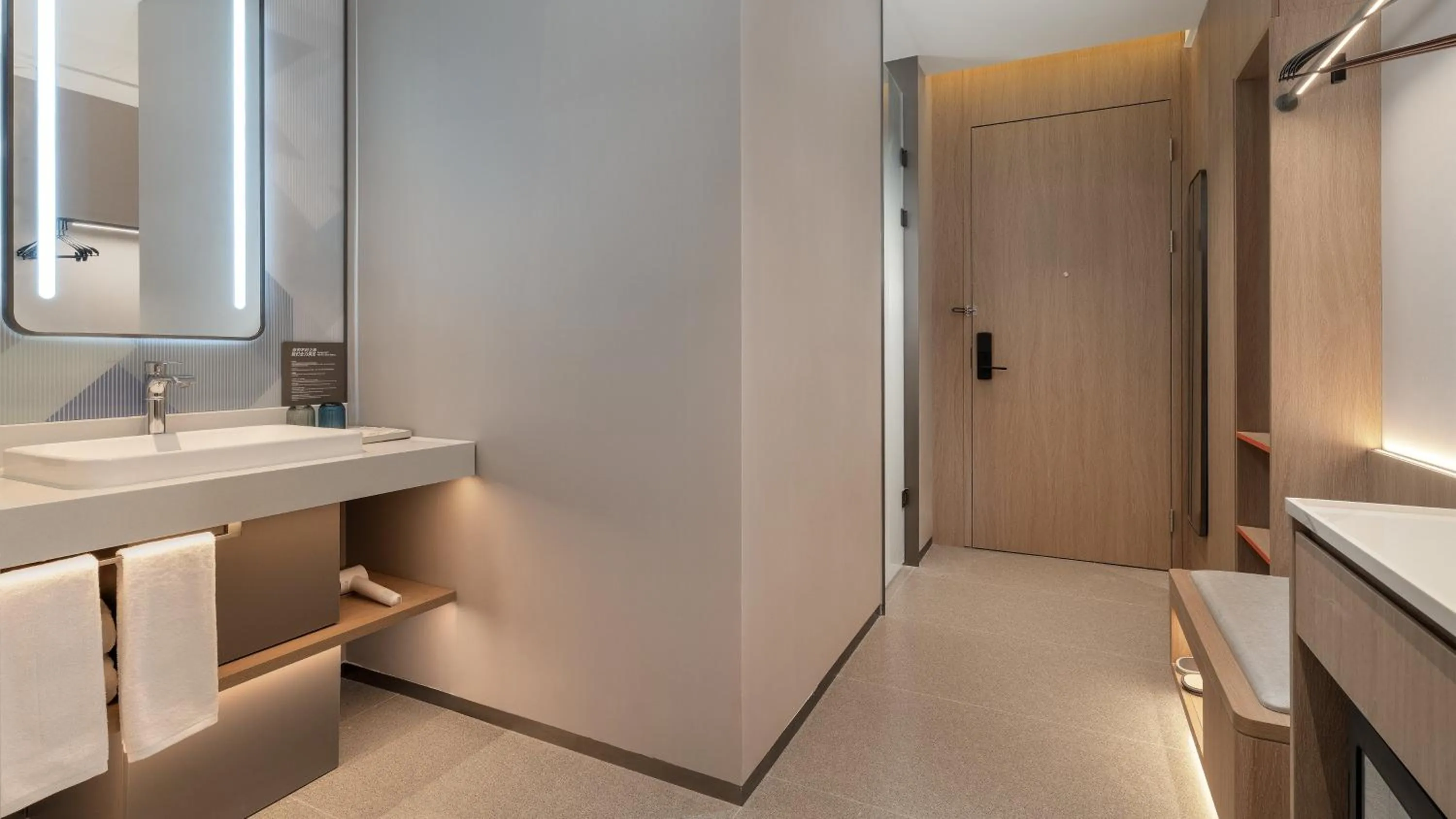 Hollywood Twin Standard in Holiday Inn Express Kunming Dianchi Rixin Road by IHG