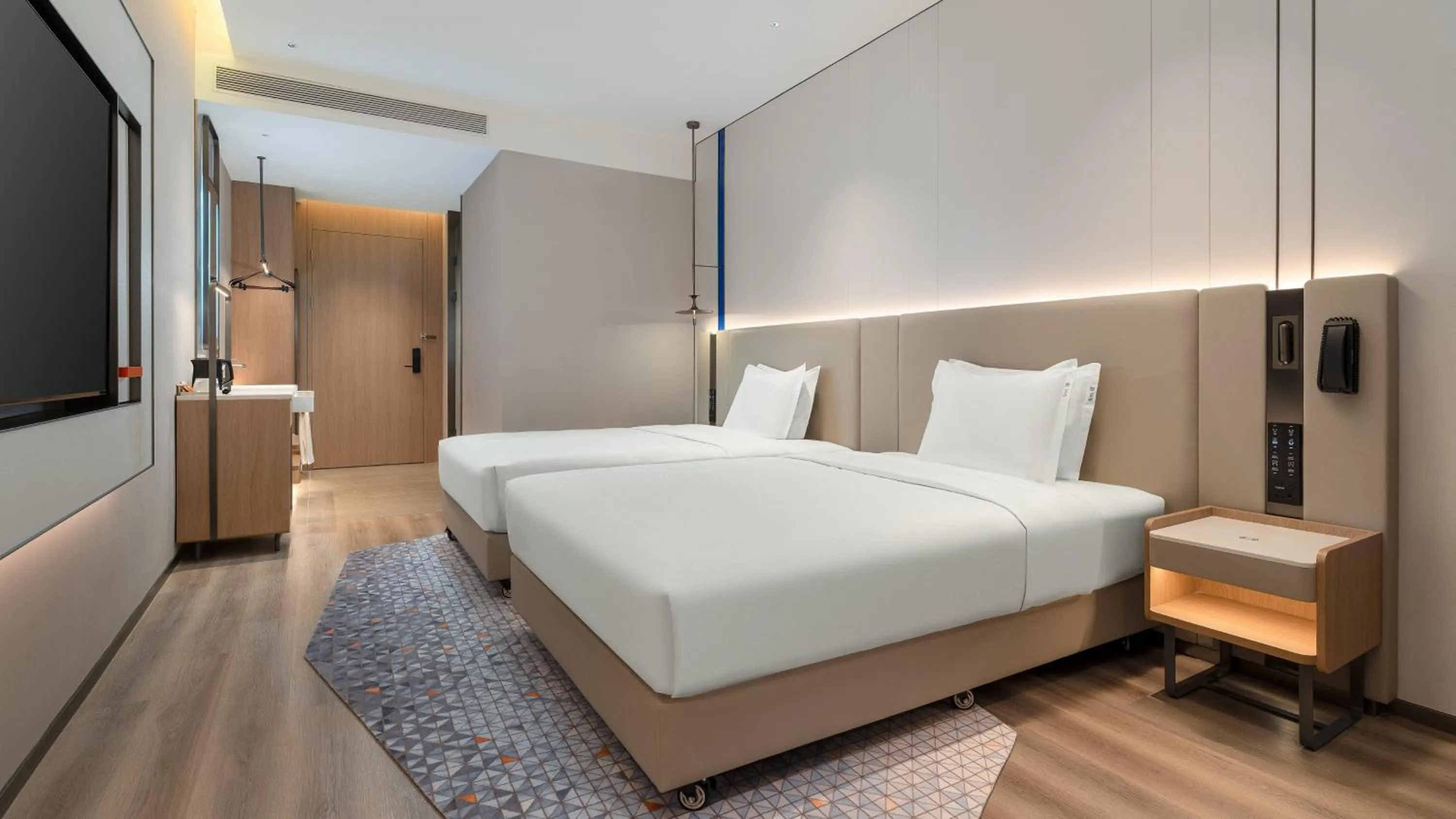 Standard Double Room with Two Double Beds in Holiday Inn Express Kunming Dianchi Rixin Road by IHG