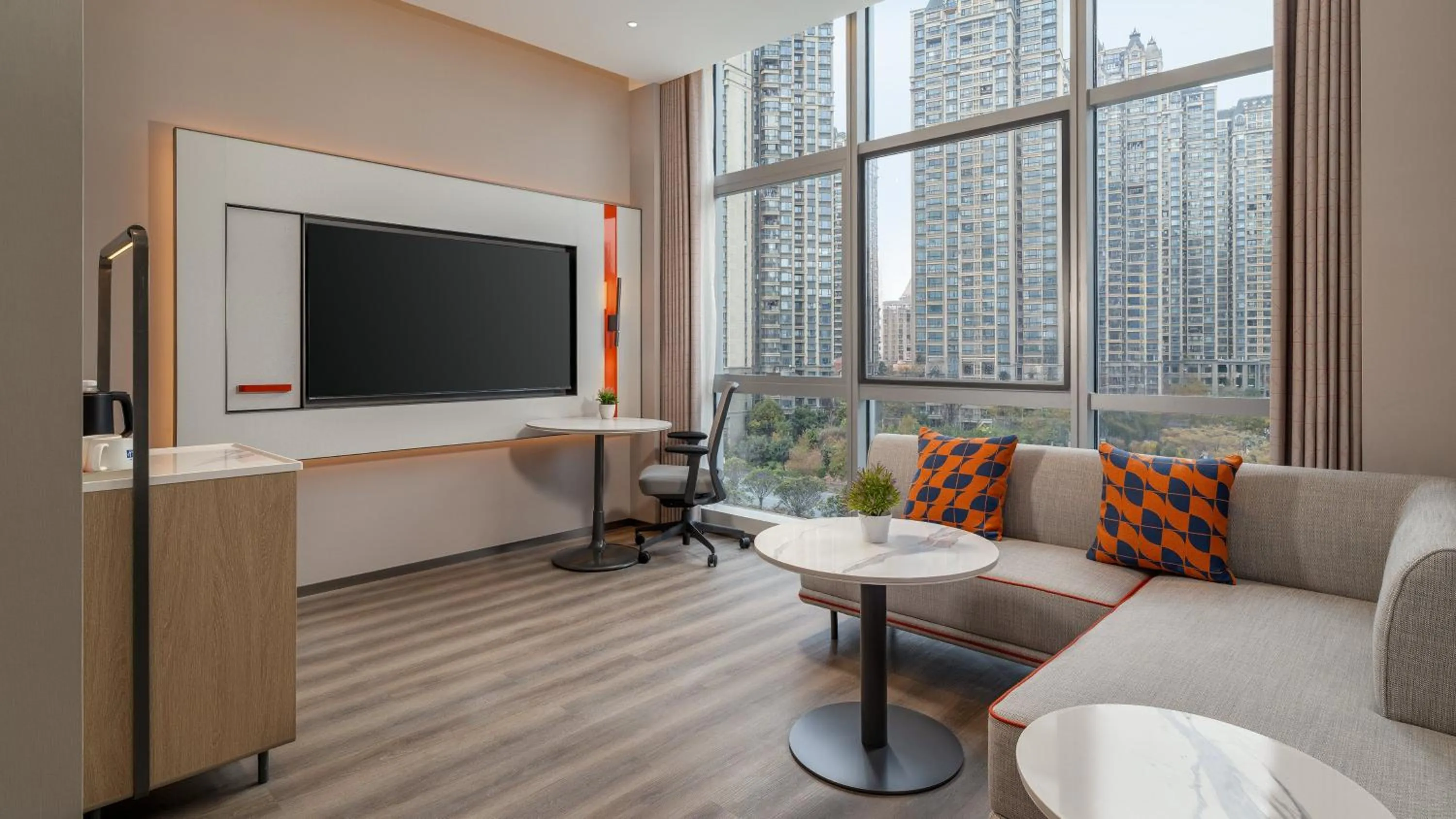 One-Bedroom Suite in Holiday Inn Express Kunming Dianchi Rixin Road by IHG