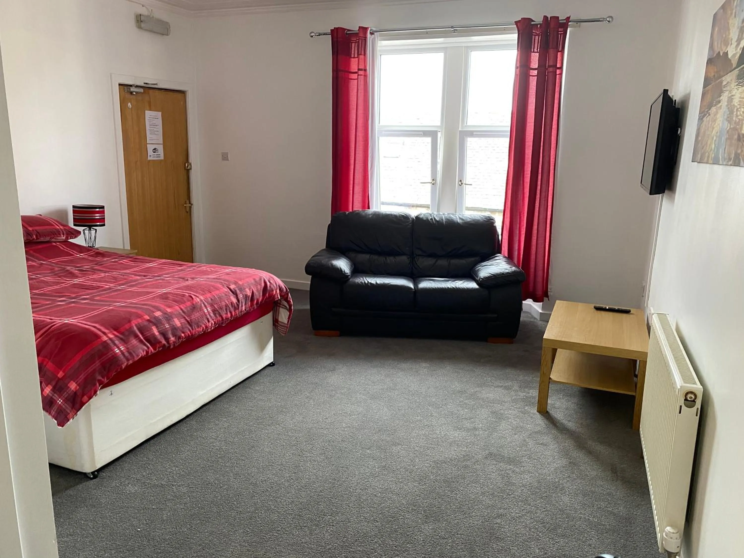 Bed in Grant Arms Hotel