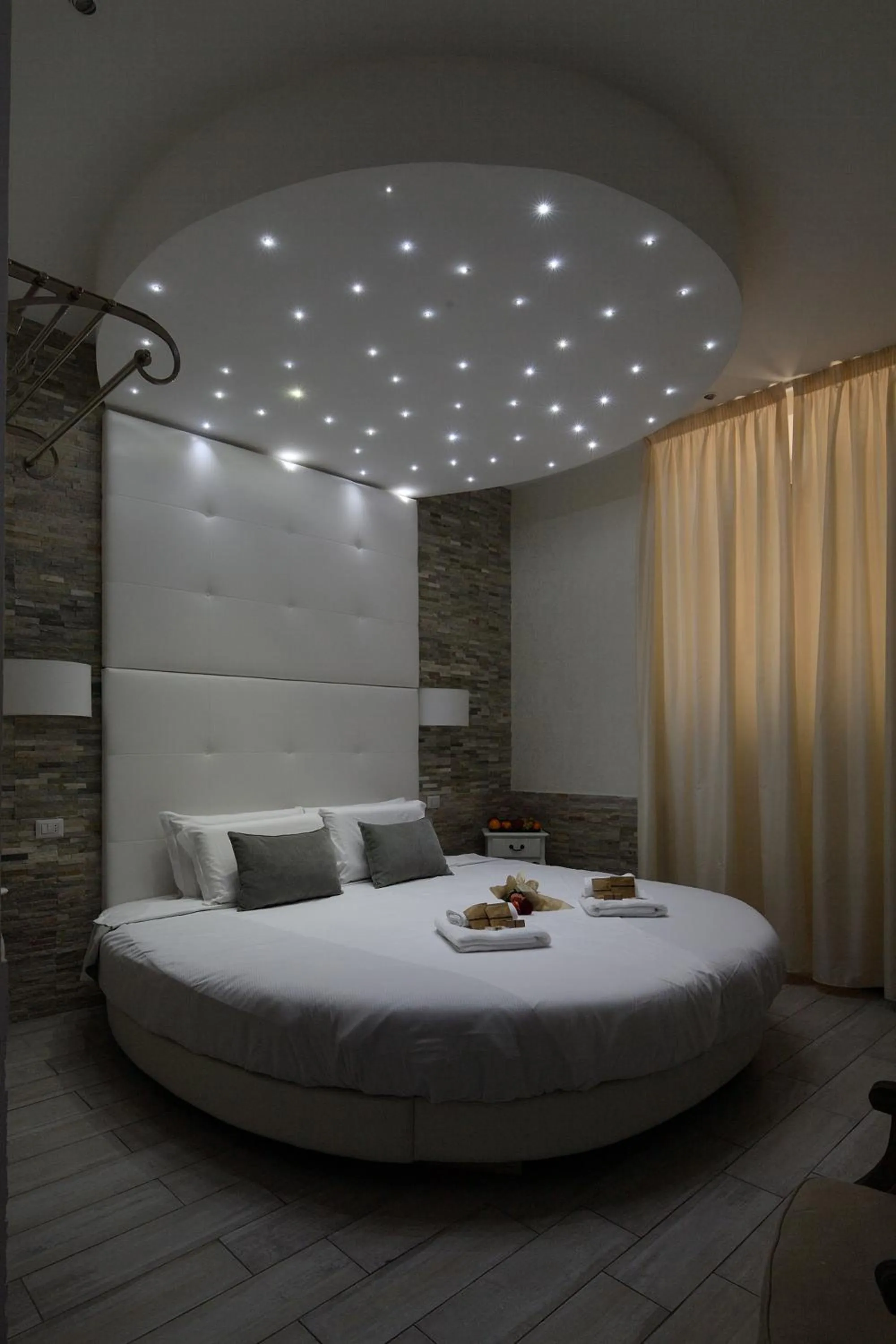 Coffee/tea facilities, Bed in Vatican Tourist Inn