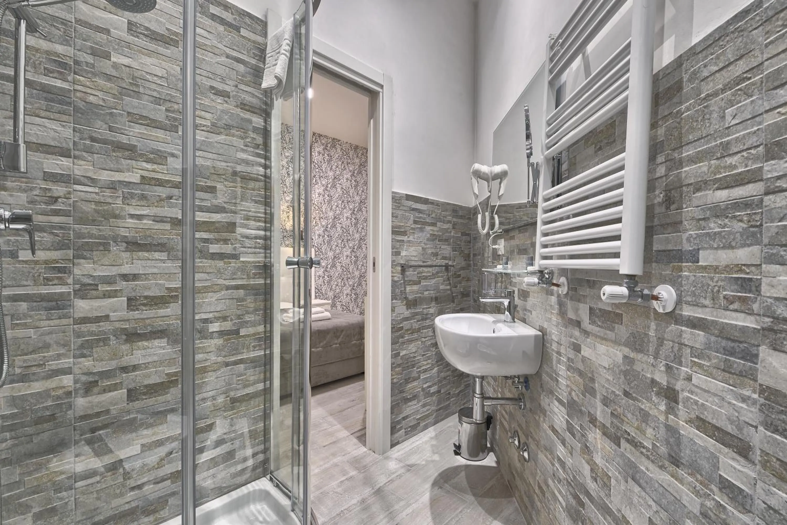 Bathroom in Vatican Tourist Inn