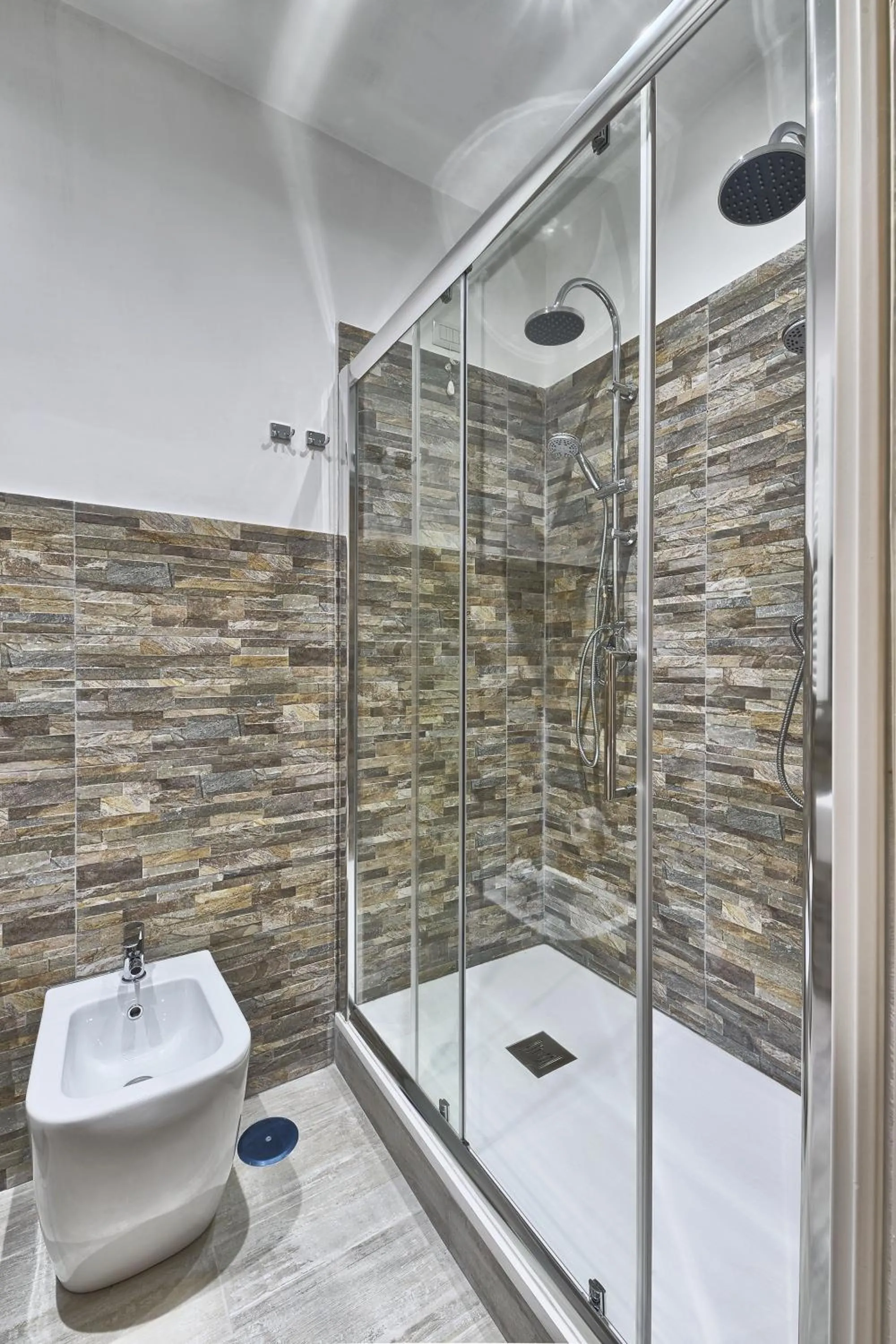 Bathroom in Vatican Tourist Inn