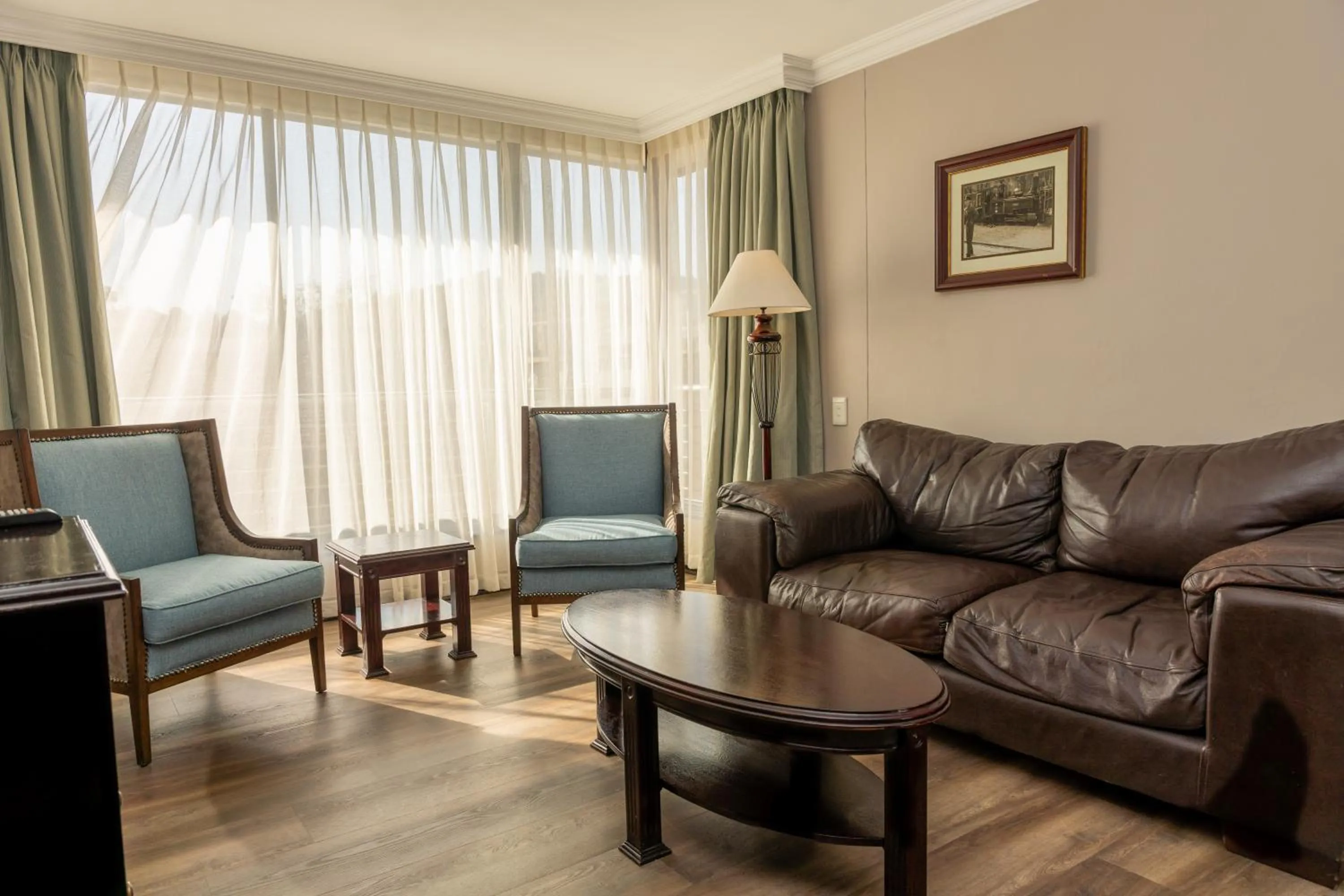 Living room in Premier Hotel Pretoria