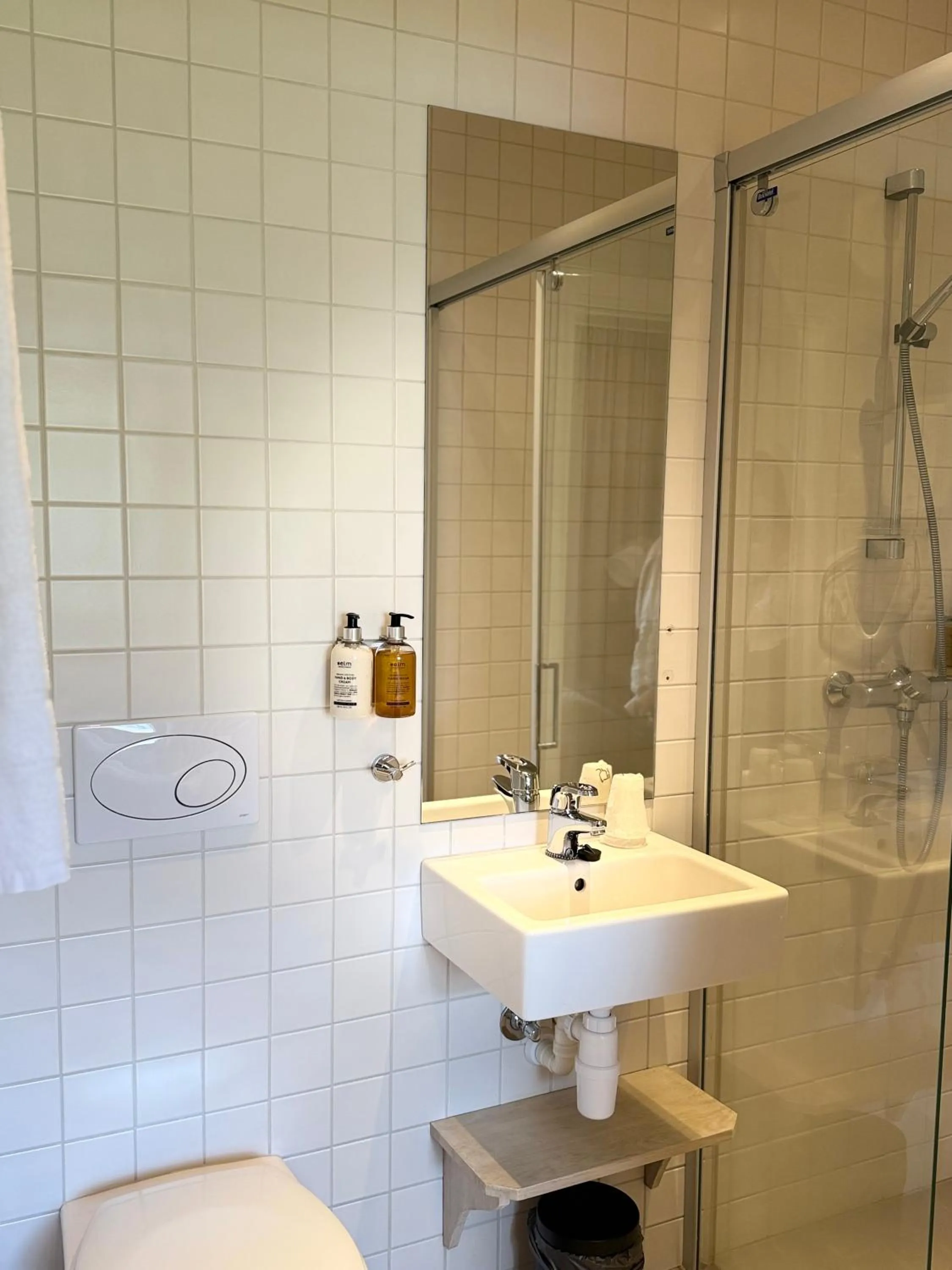 Bathroom in Granavolden Hotel & Gjæstgiveri