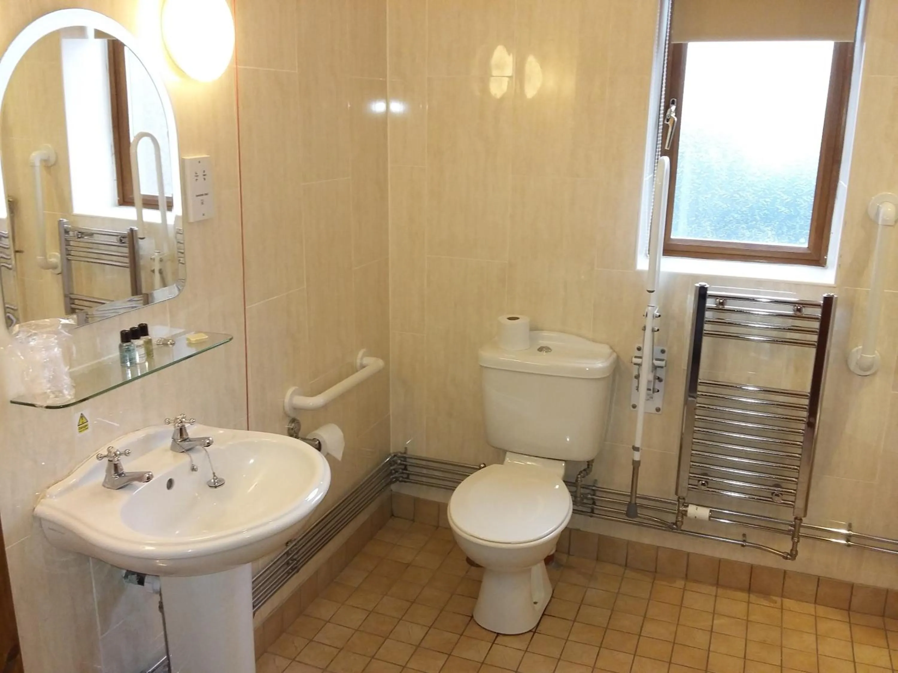 Toilet in The Huntsman Inn