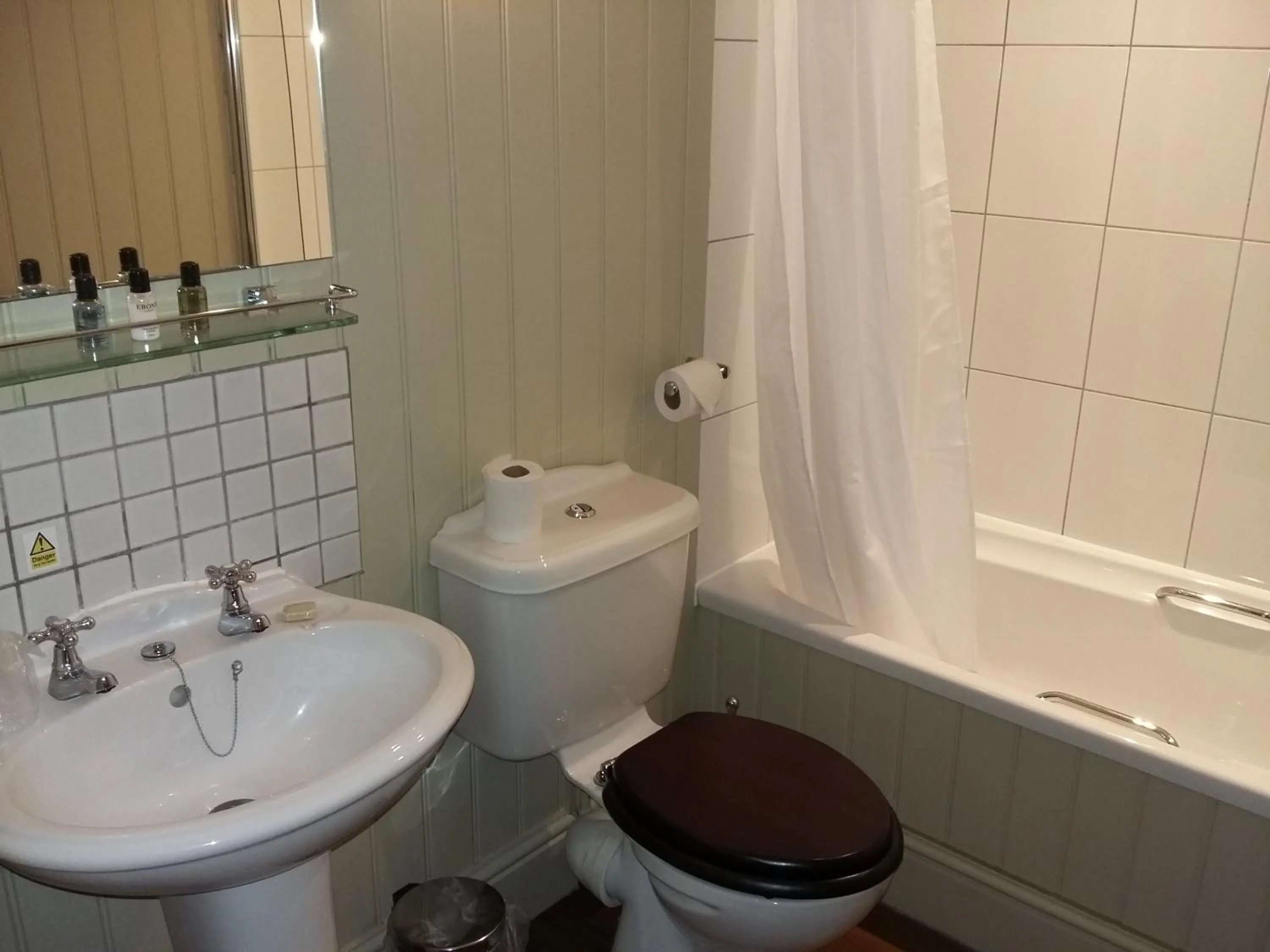 Bathroom in The Huntsman Inn