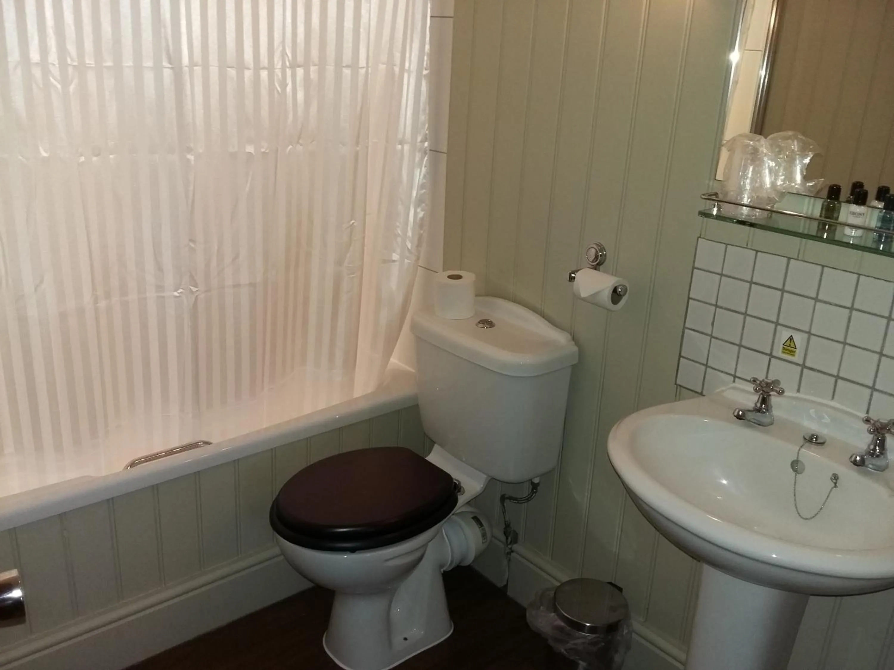 Bathroom in The Huntsman Inn