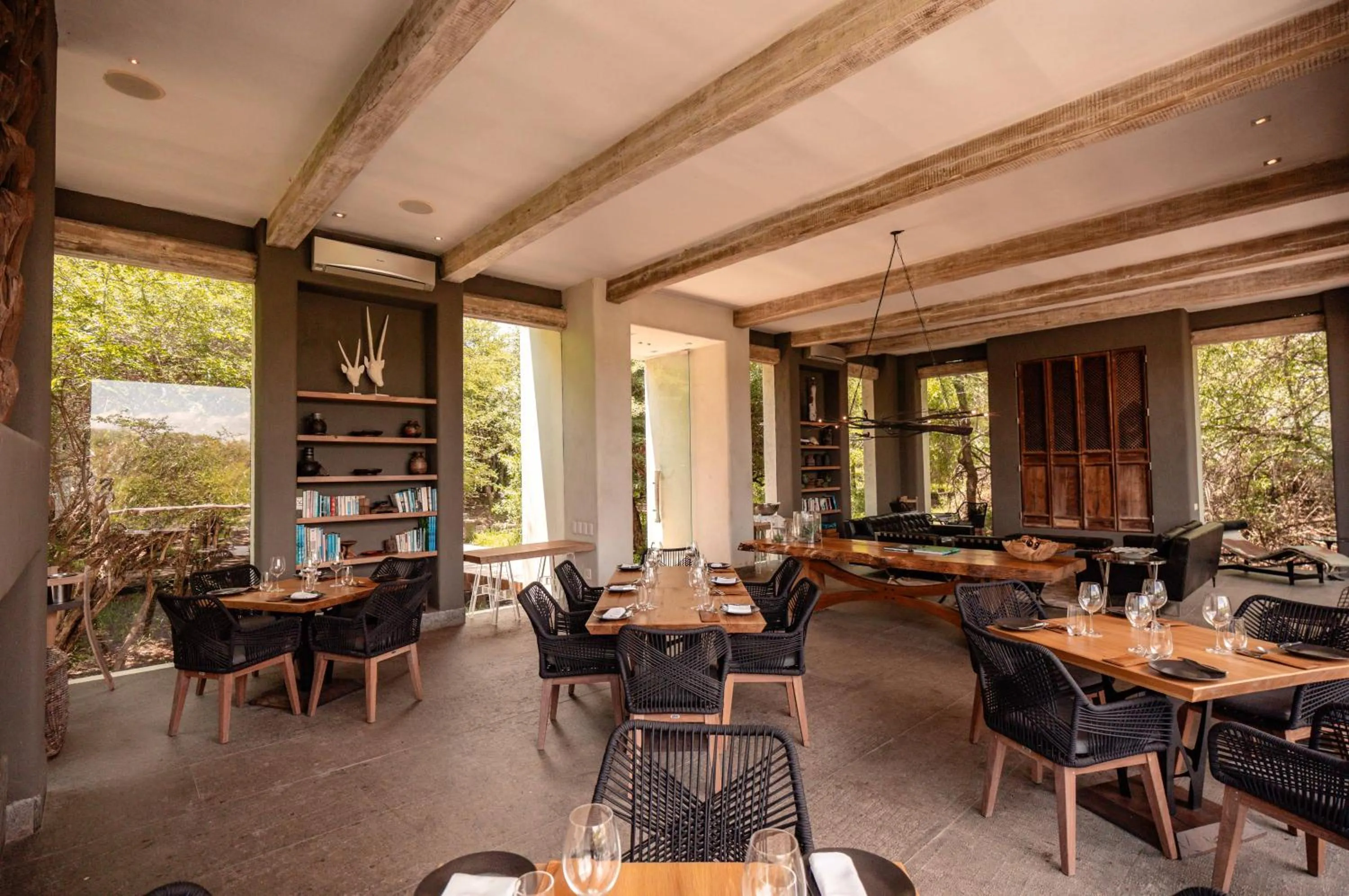 Restaurant/places to eat in Kapama Karula