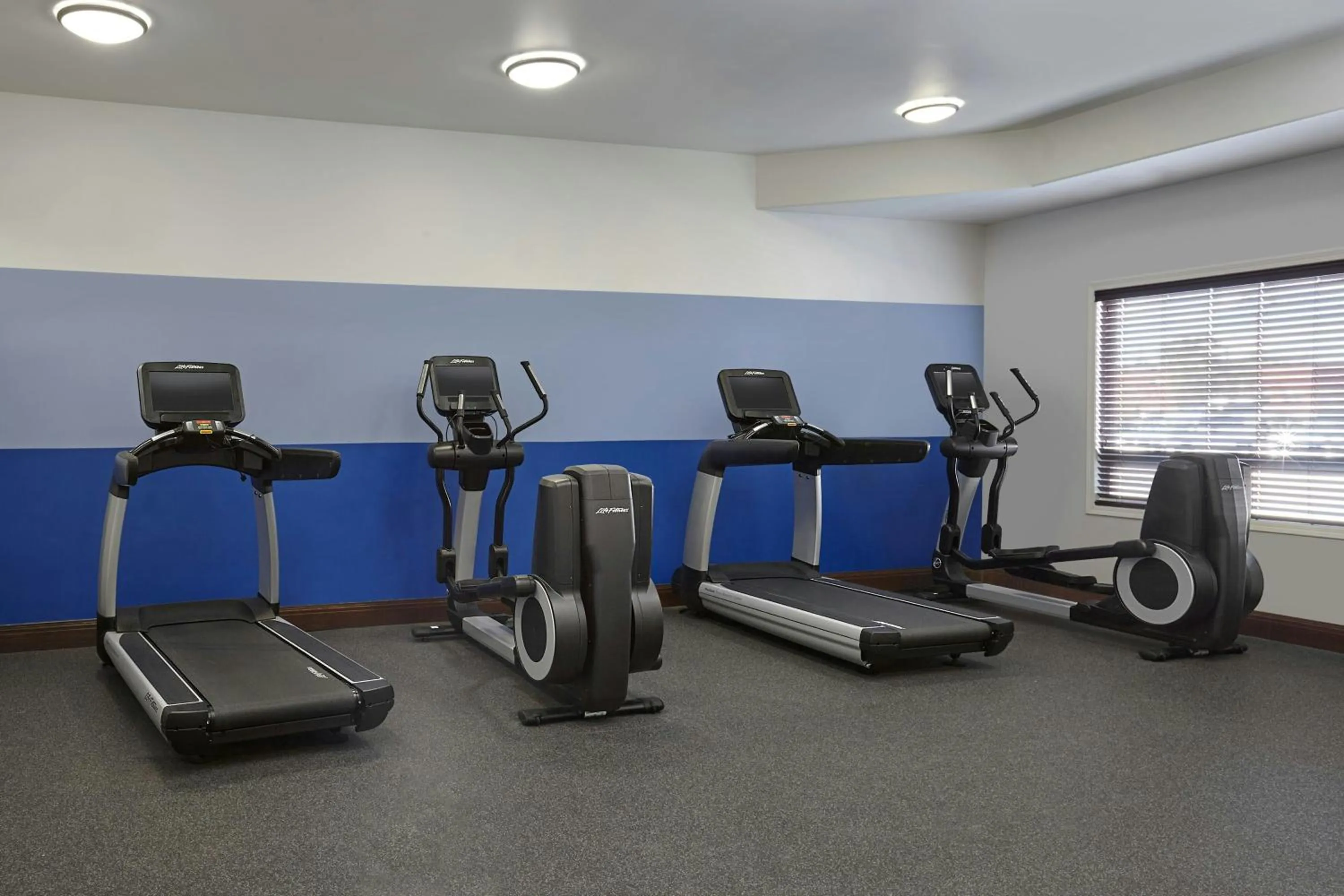 Fitness centre/facilities in Four Points by Sheraton Regina