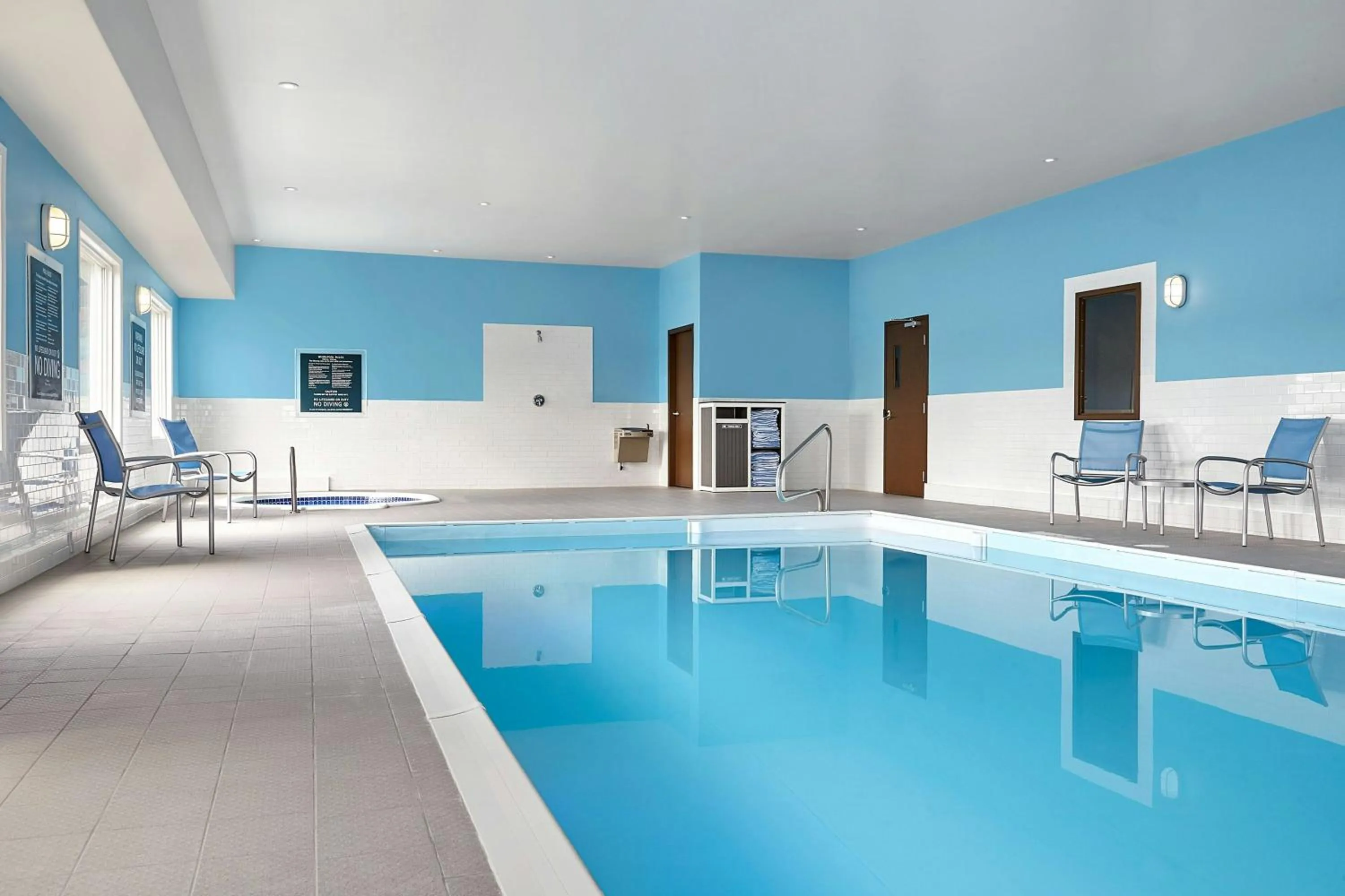 Swimming pool in Four Points by Sheraton Regina