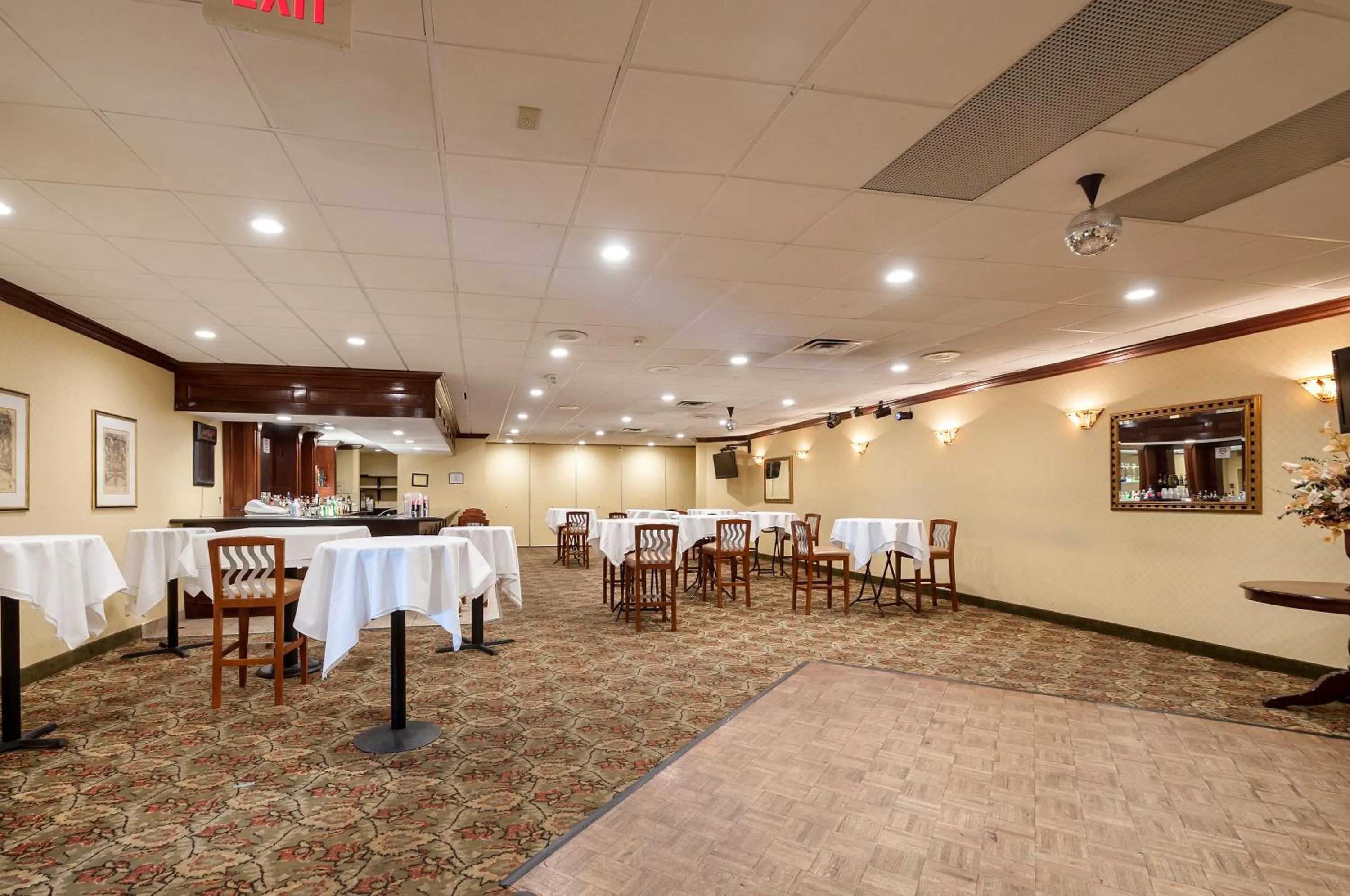 Restaurant/places to eat in Quality Inn