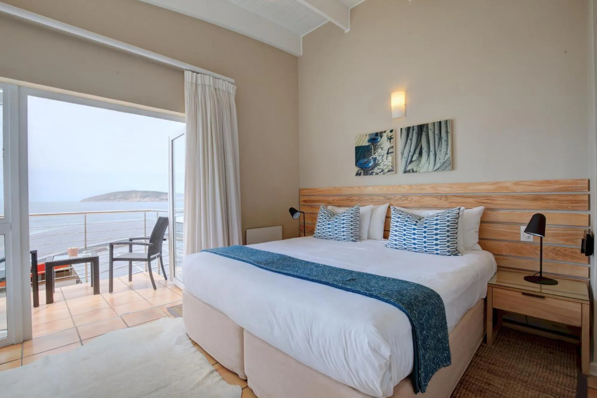 Patio, Bed in Periwinkle Lodge Guest House