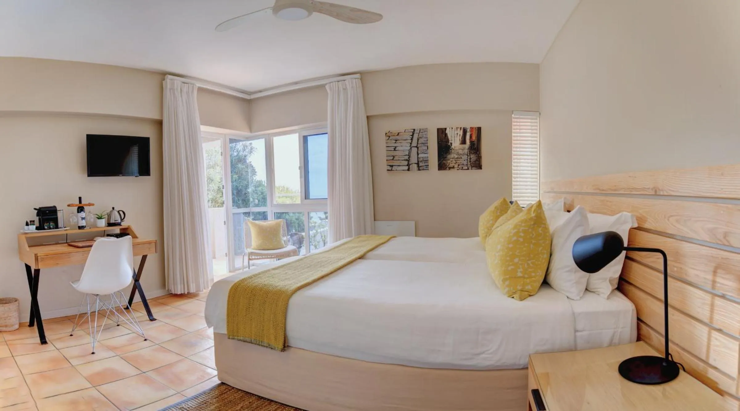 Bedroom, Bed in Periwinkle Lodge Guest House