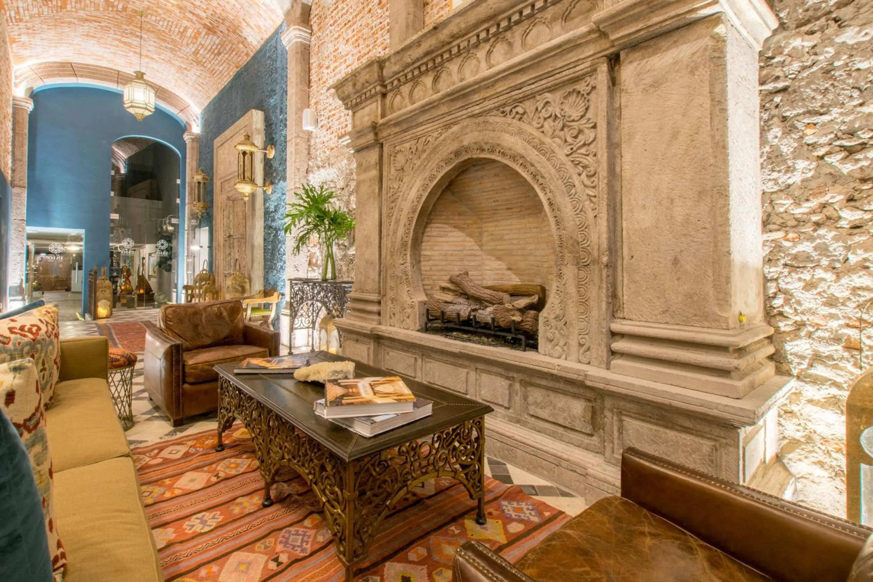 Communal lounge/ TV room in Casa 1810 Hotel Boutique