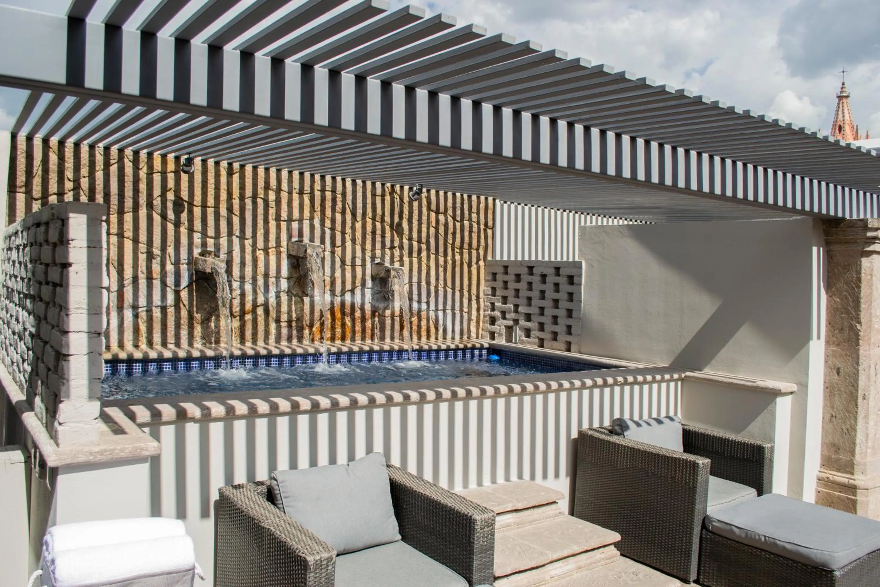 Swimming pool in Casa 1810 Hotel Boutique